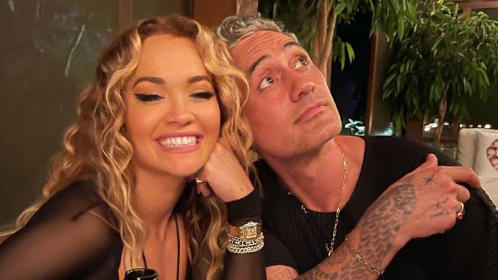 Rita Ora e Taika Waititi se casam em cerimônia íntima em Londres