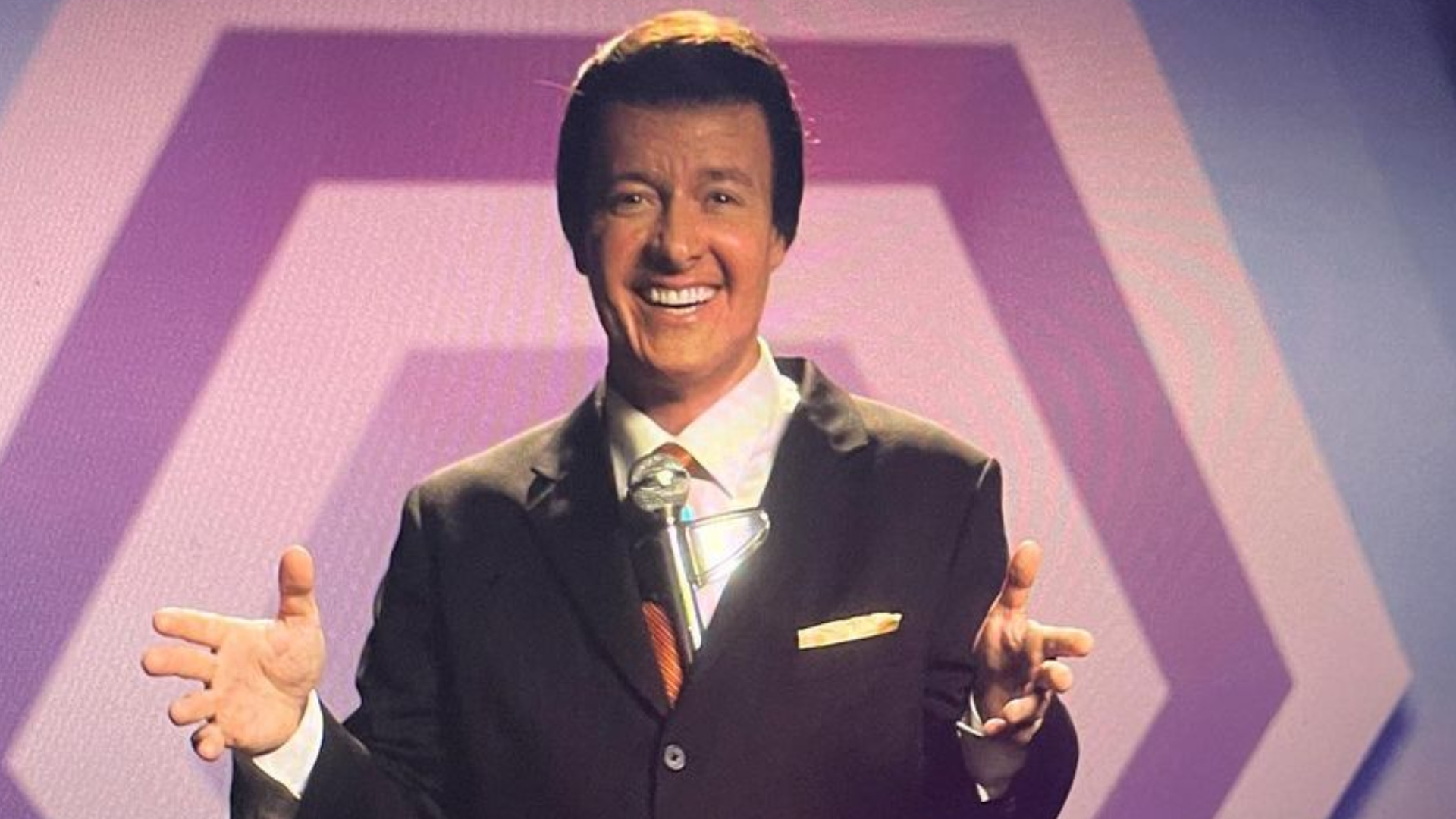 Com foto inédita, Rodrigo Faro fala sobre a gravação do filme de Silvio Santos