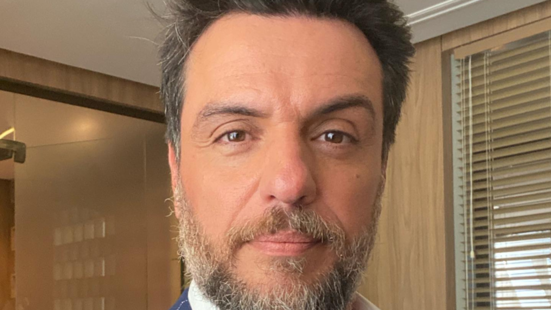 Rodrigo Lombardi mostra seu visual para nova novela das 9