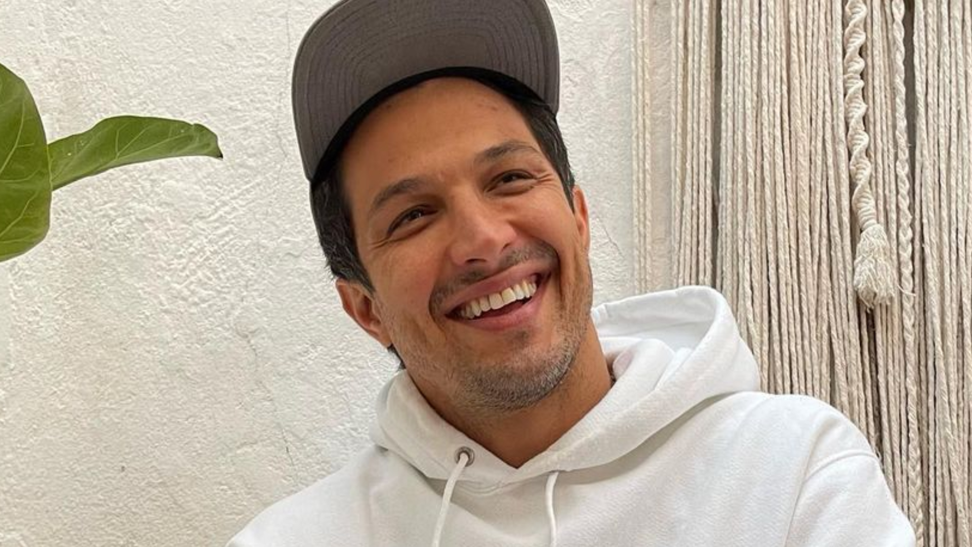Romulo Estrela mostra bastidores da novela Travessia em São Luis
