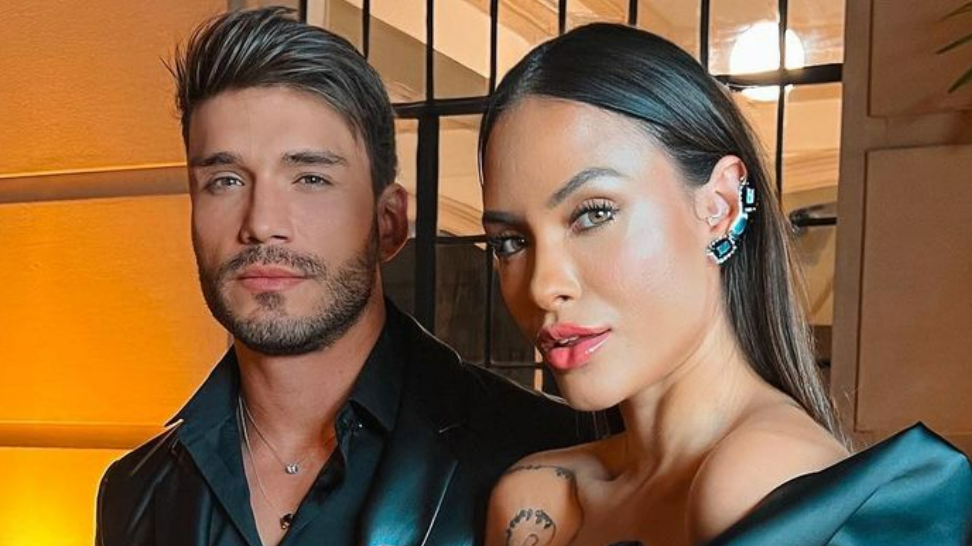 Sarah Andrade curte passeio especial por Atenas na companhia do namorado, Lucas Viana