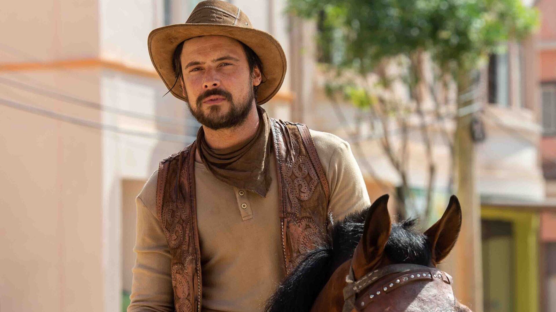 Sergio Guizé fala sobre ter sido surpreendido com personagem em nova novela: ”Presente”