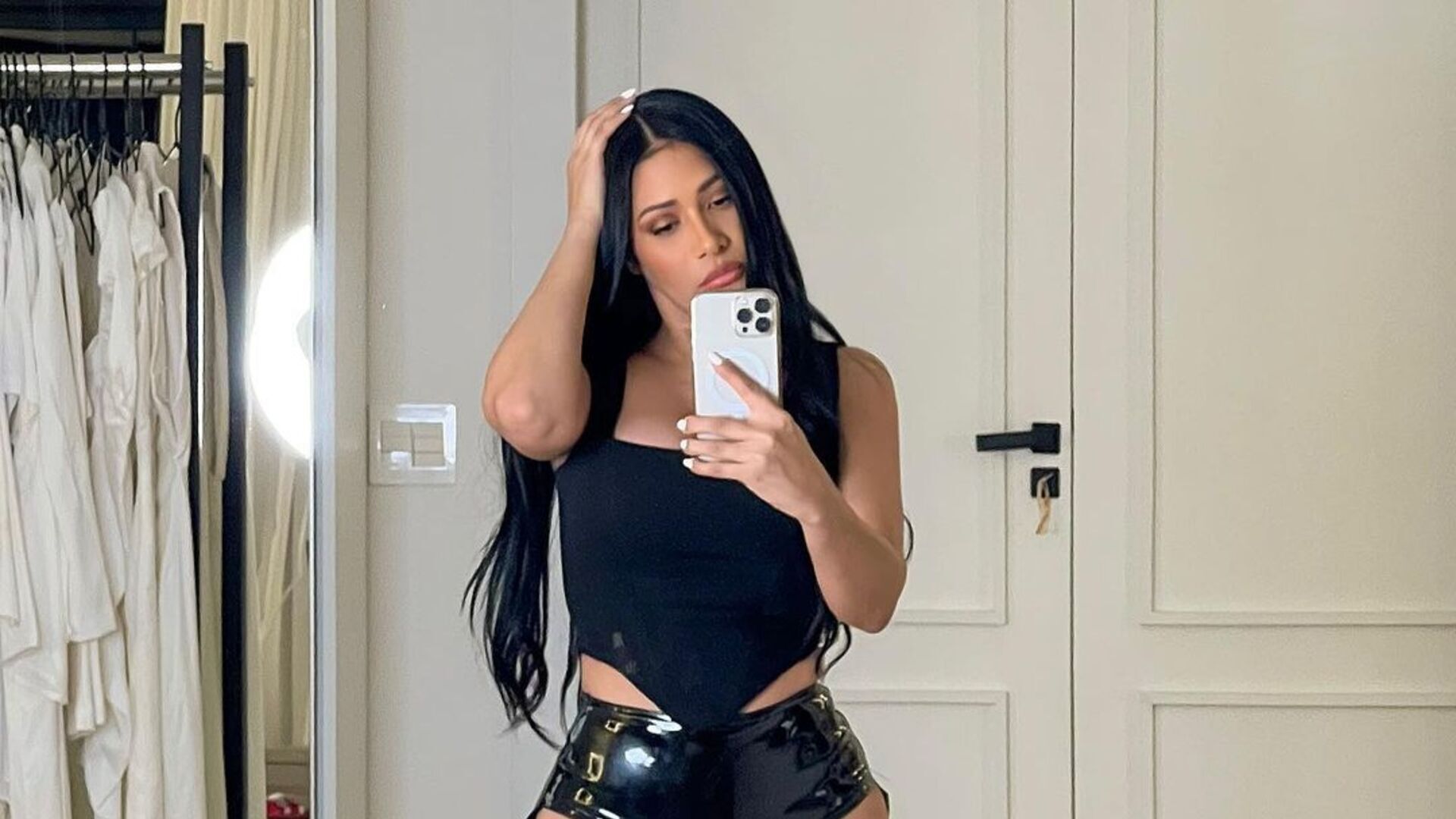 Simaria monta vídeo com suas fotos ousadas e arrasa: ”A veia tá on”