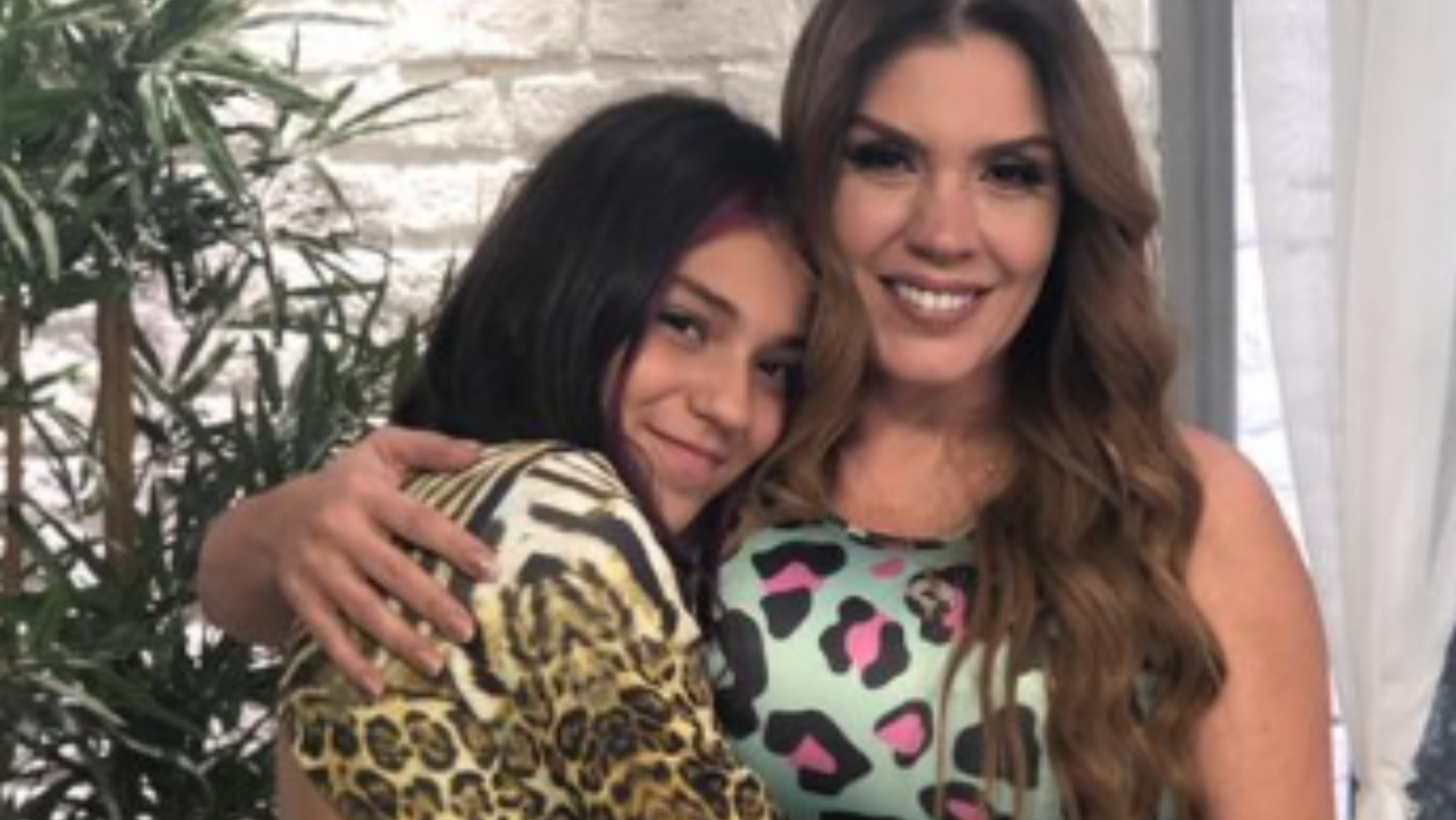Simony comemora aniversário da filha, Pyetra: ”Tô sempre aqui pra você”