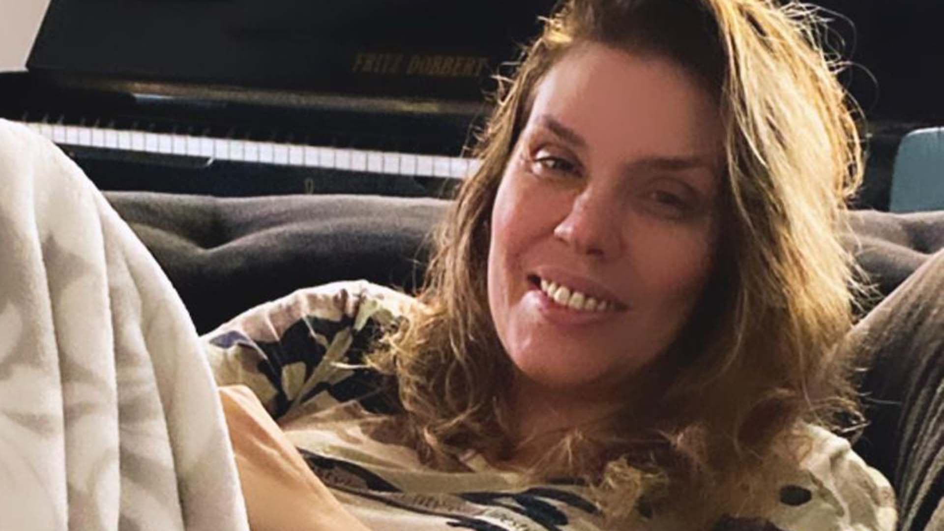 Simony atualiza os fãs sobre sua luta contra o câncer