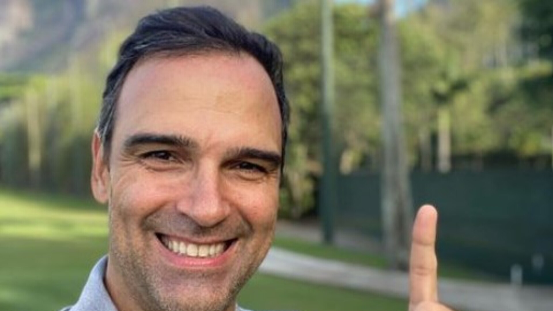 Tadeu Schmidt mostra viagem à trabalho com a esposa Ana Cristina