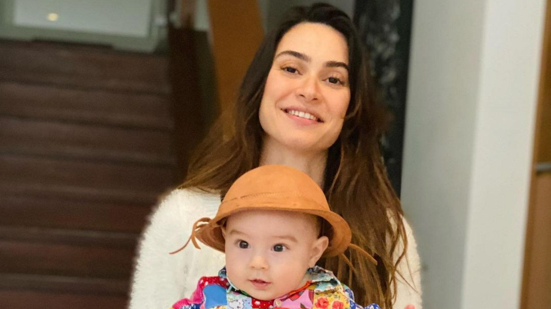 Thaila Ayala se encanta ao flagrar o filho tentando falar ‘mamãe’: ”Ele faz 8 meses e quem ganha o presente sou eu”