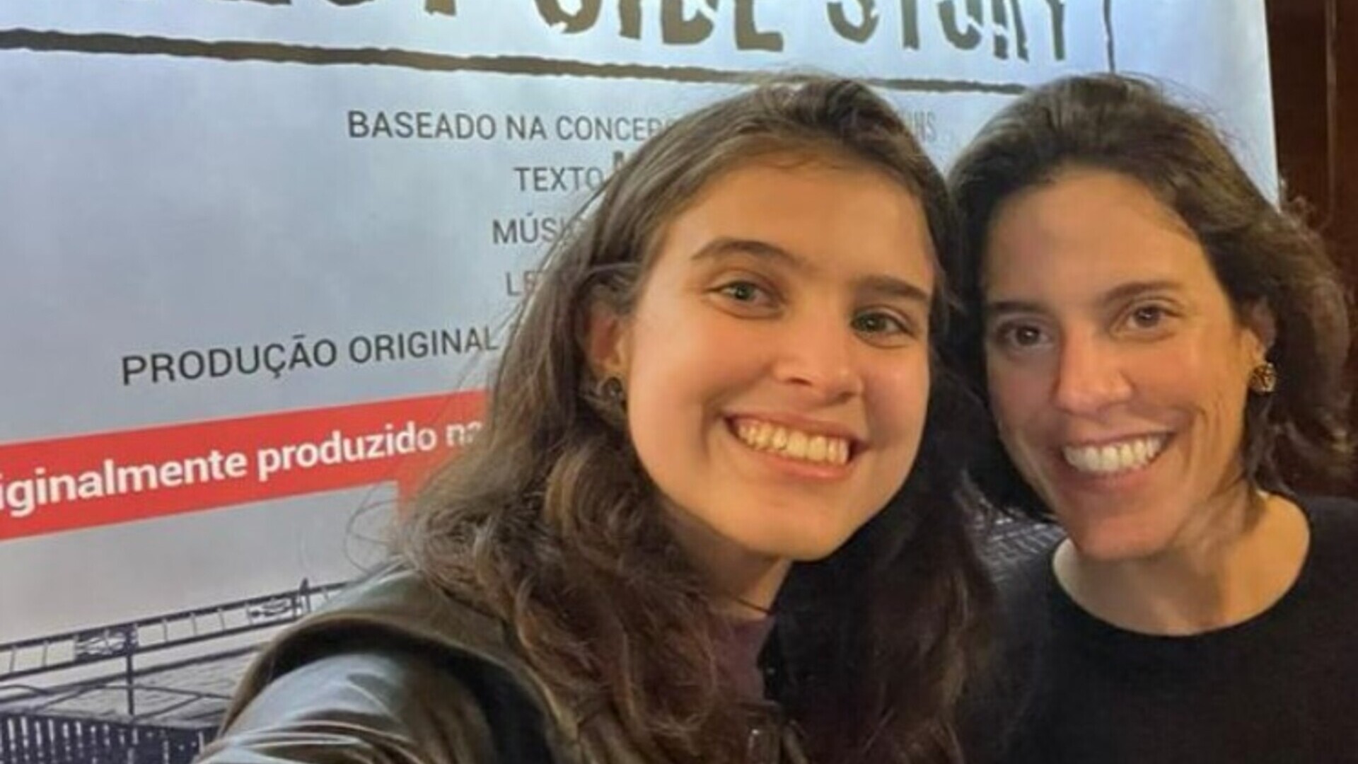 Filha de Tadeu Schmidt posta TBT ao lado da mãe