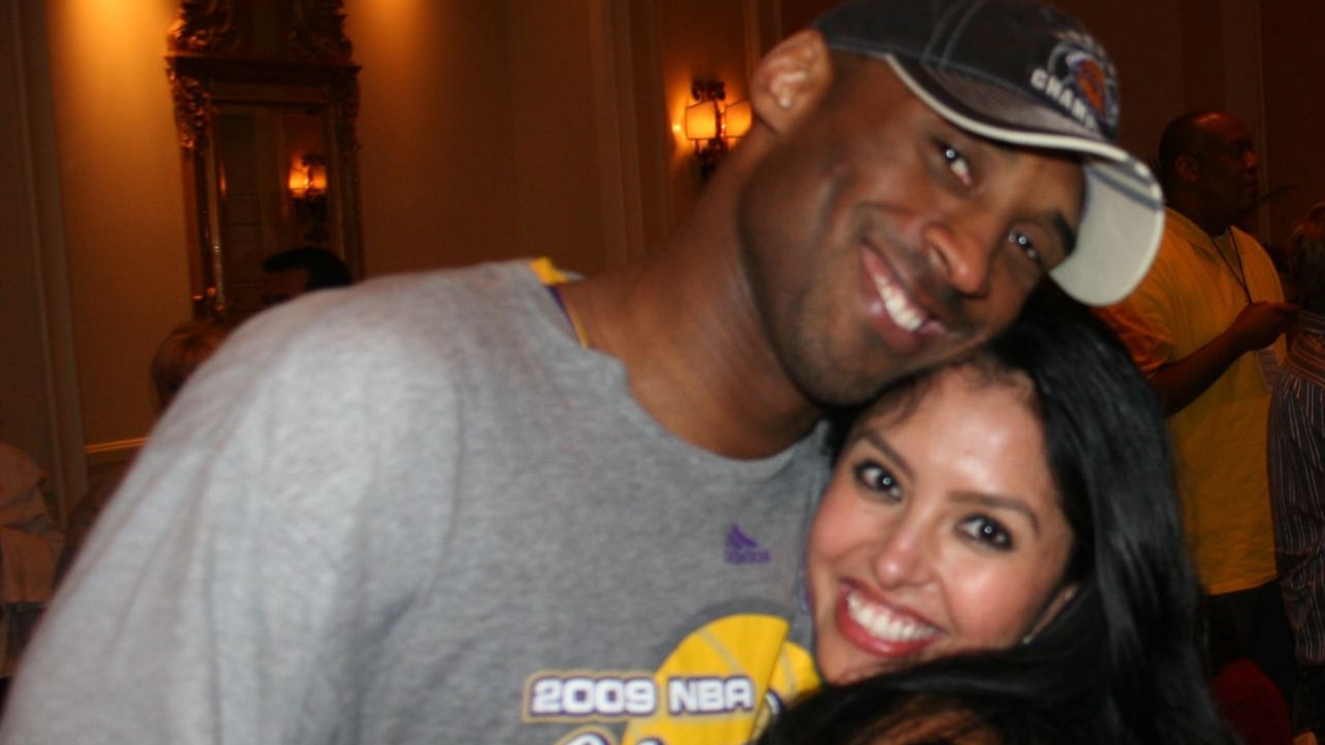 Viúva de Kobe Bryant presta homenagem no dia em que o ex-jogador faria 44 anos