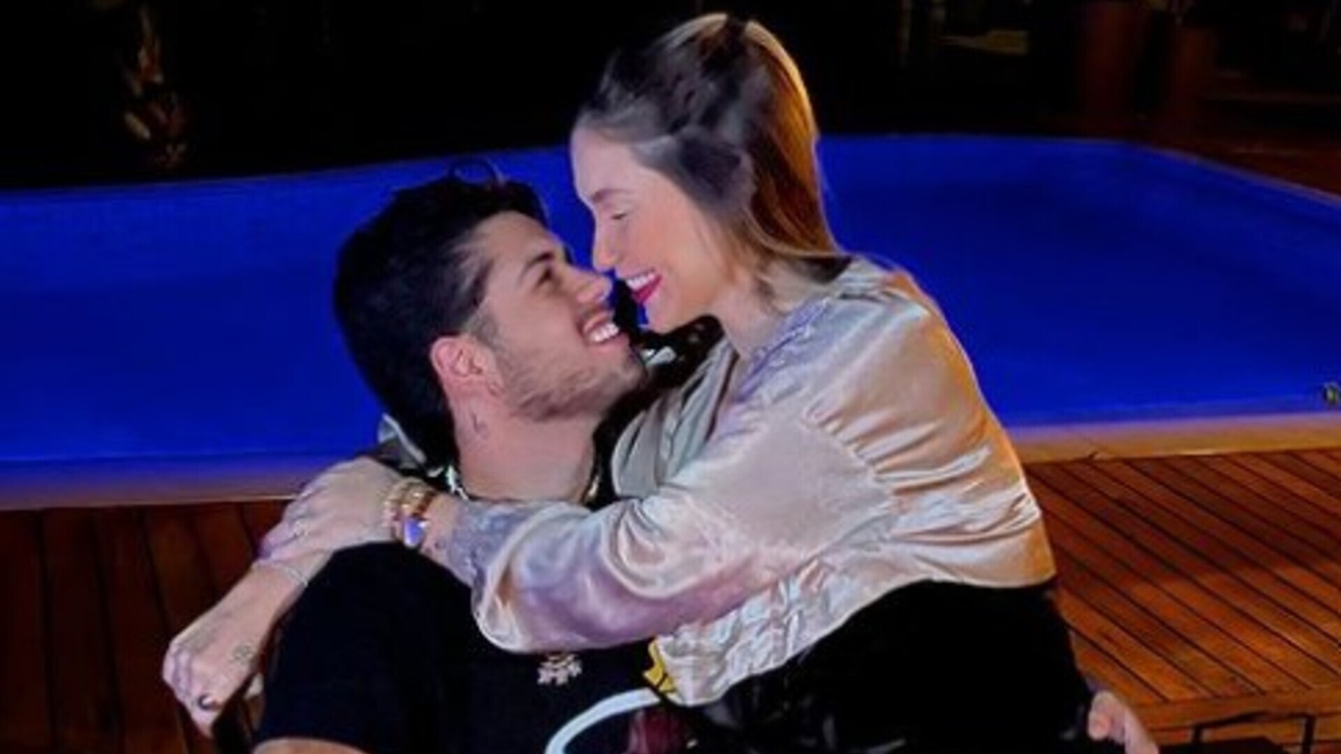 Virginia Fonseca e Zé Felipe aparecem abraçados em foto romântica