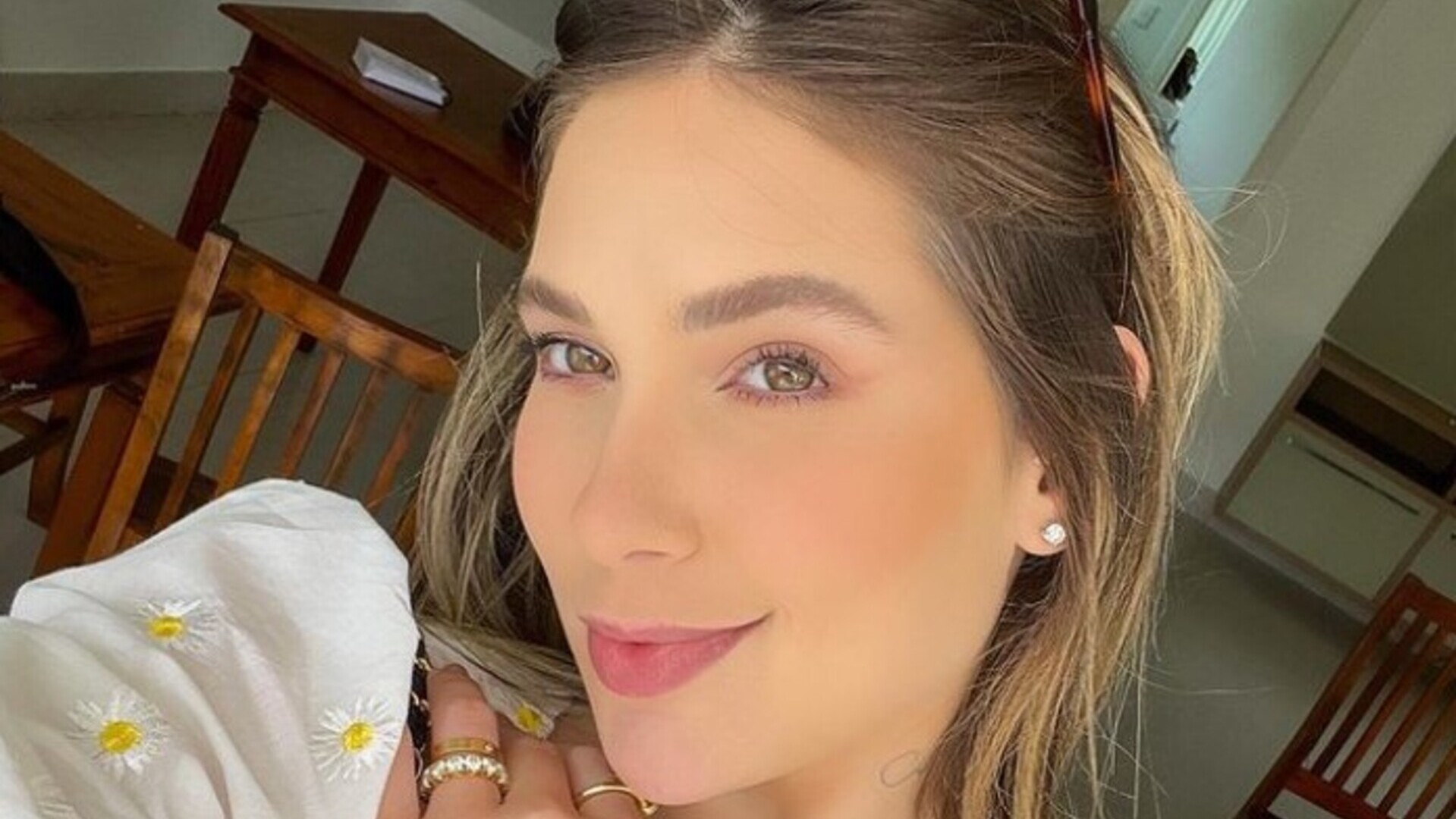 Virginia Fonseca esbanja beleza ao publicar selfies raras