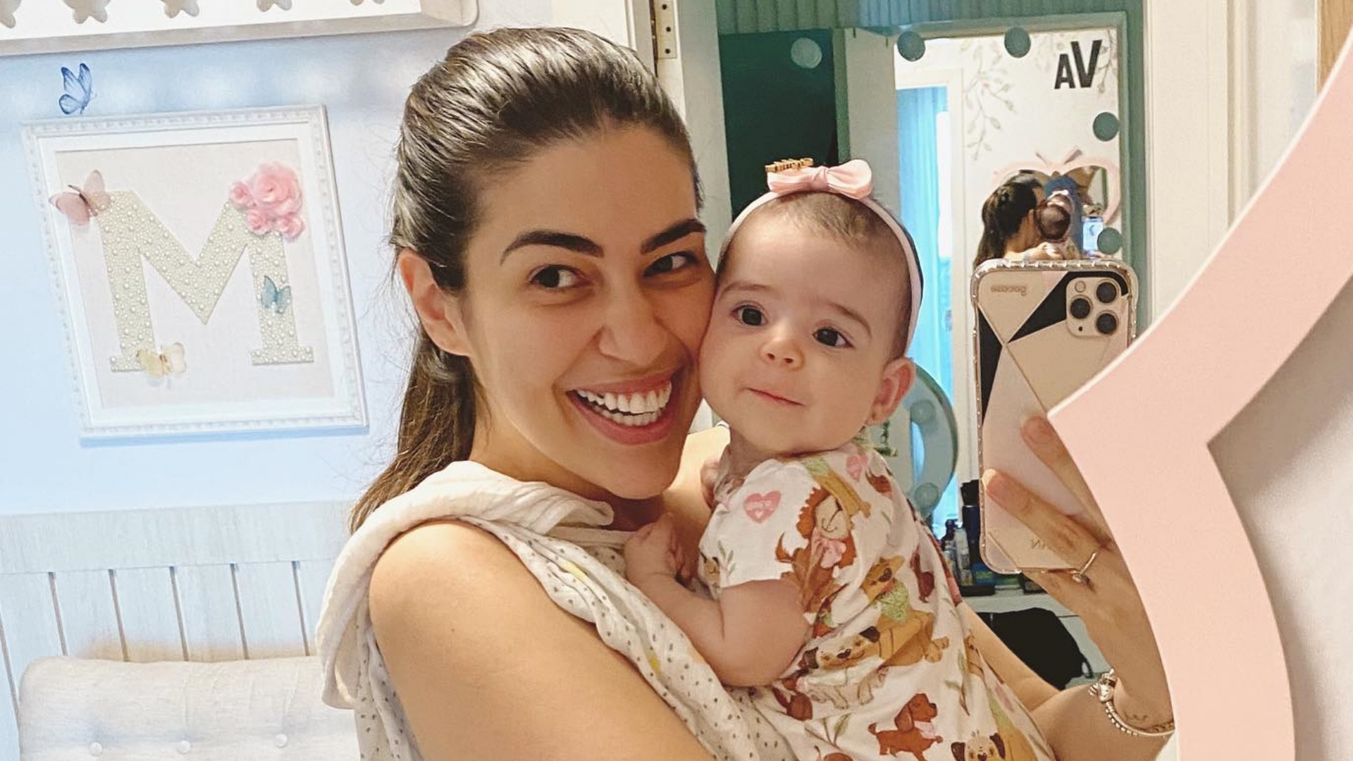 Vivian Amorim encanta ao mostrar a introdução alimentar da filha: “Descobrindo novos sabores”
