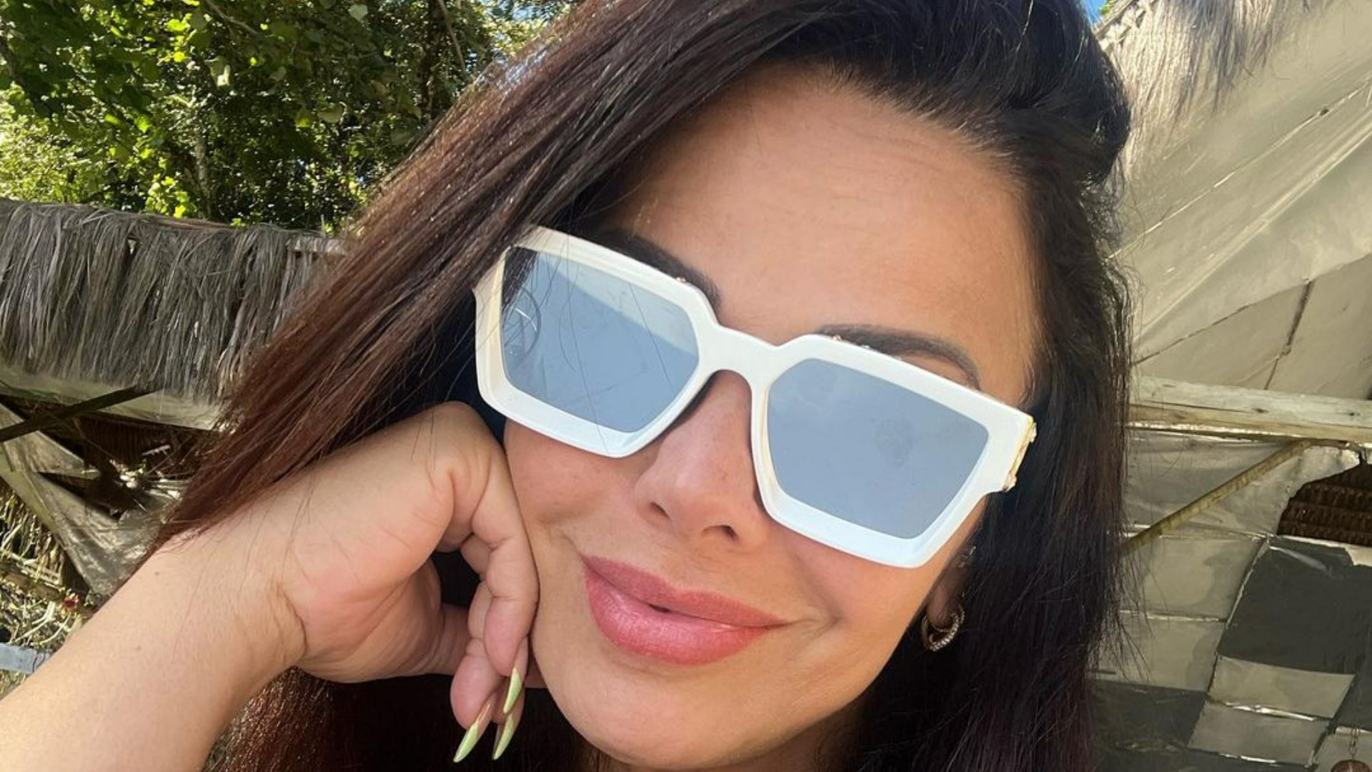 Na reta final da gravidez, Viviane Araújo surge completamente nua exibindo o seu barrigão
