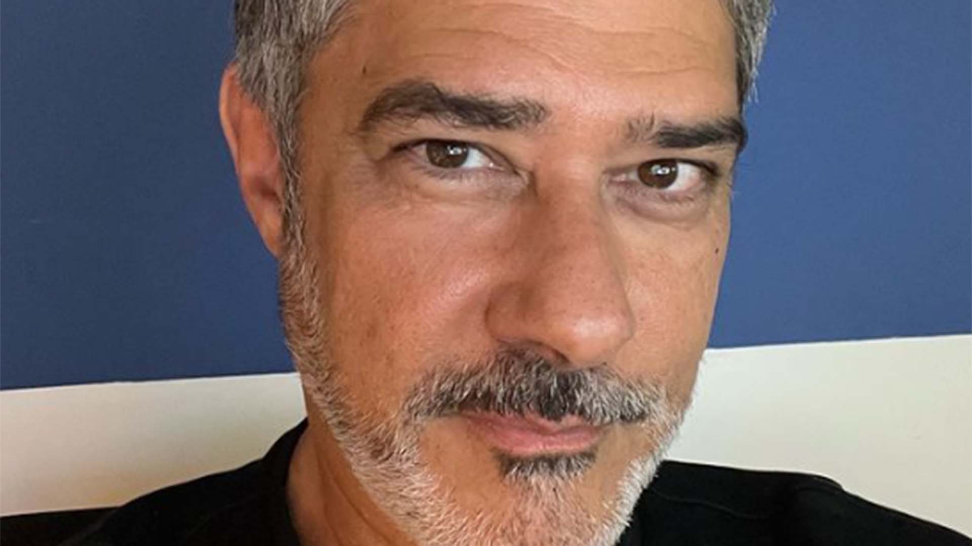 William Bonner surge em nova foto com os três filhos