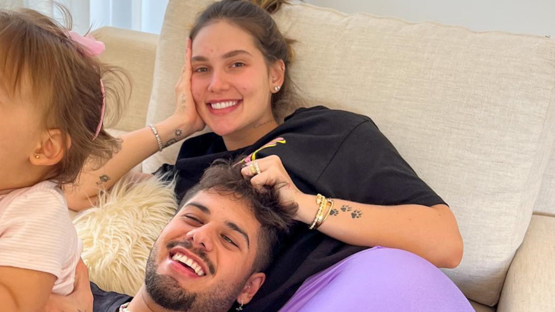 Zé Felipe mostra reação divertida de Maria Alice ao receber beijo: ”Ela ama”