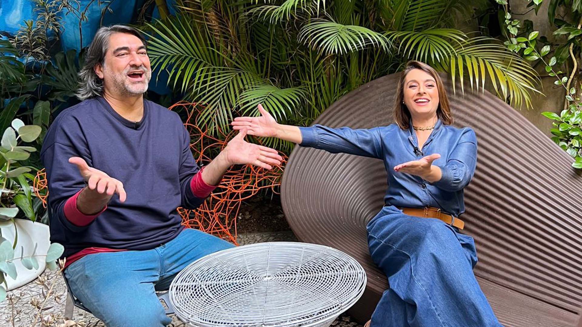 Cátia Fonseca comemora encontro com Zeca Camargo no programa Melhor da Tarde