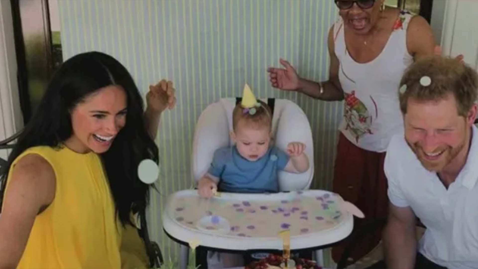 Príncipe Harry e Meghan Markle exibem fotos inéditas com os filhos