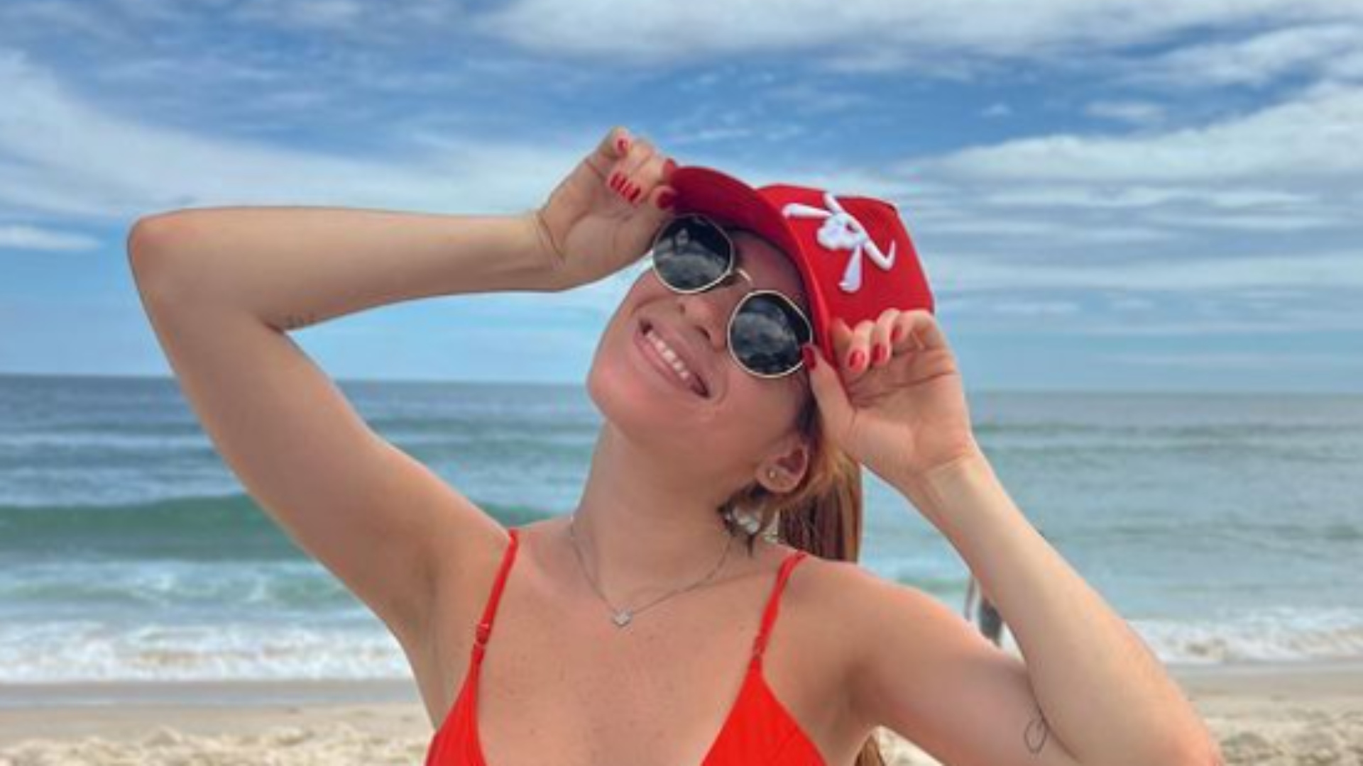 De biquíni, Ana Clara Lima arranca elogios de seguidores em dia de praia