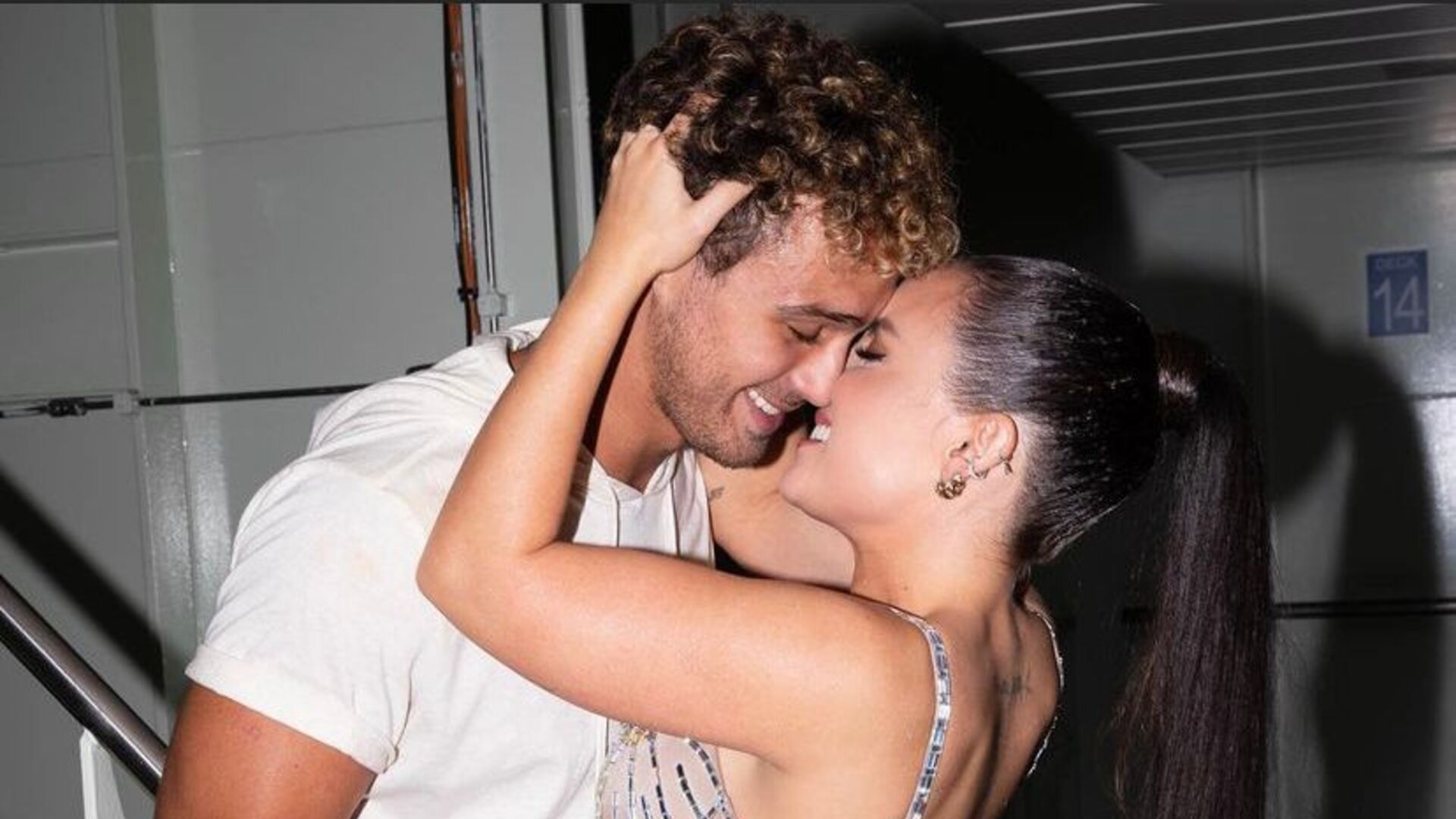 André Luiz Frambach faz homenagem emocionante para a namorada Larissa Manoela após show
