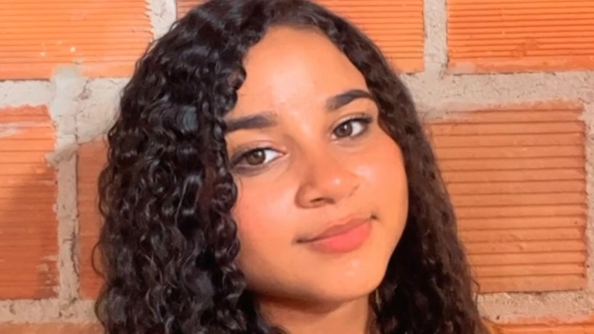 Conheça Anny Vitória: Aos 15 anos, cantora de piseiro ficou dois dias desaparecida