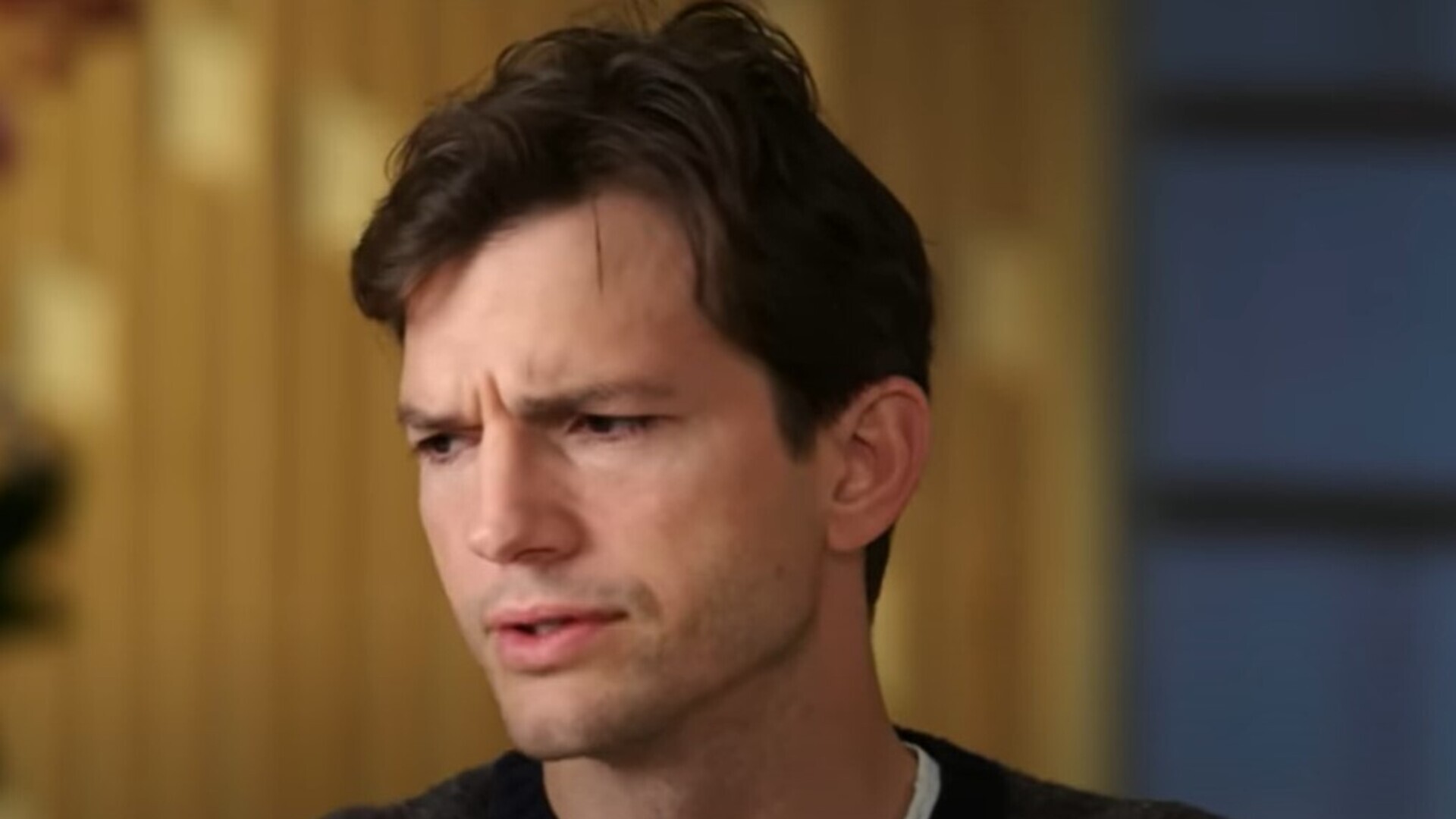 Ashton Kutcher desabafa ao comentar sobre diagnóstico de doença rara: “Não conseguia andar”