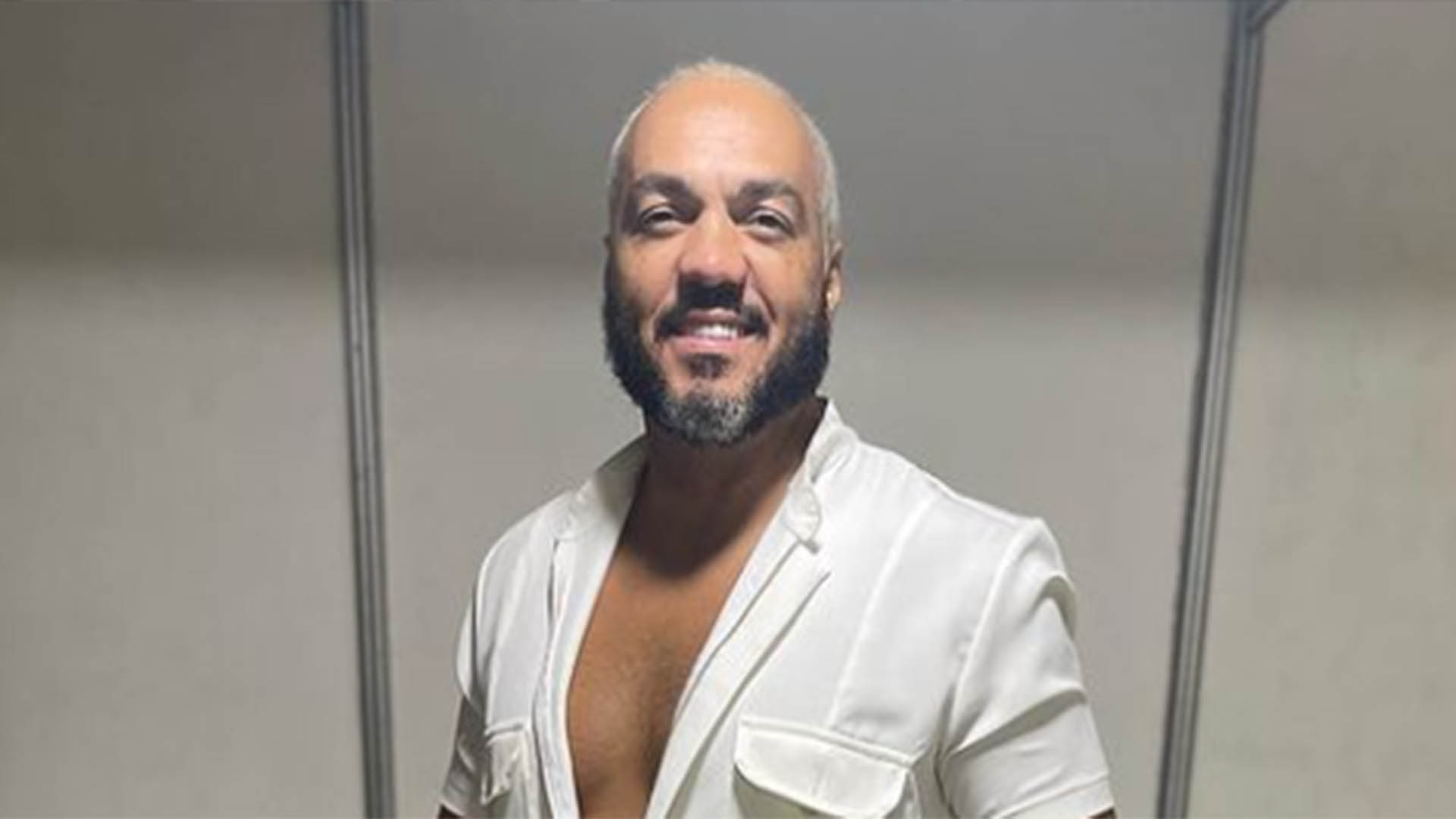 Belo é levado para o hospital após passar mal em show