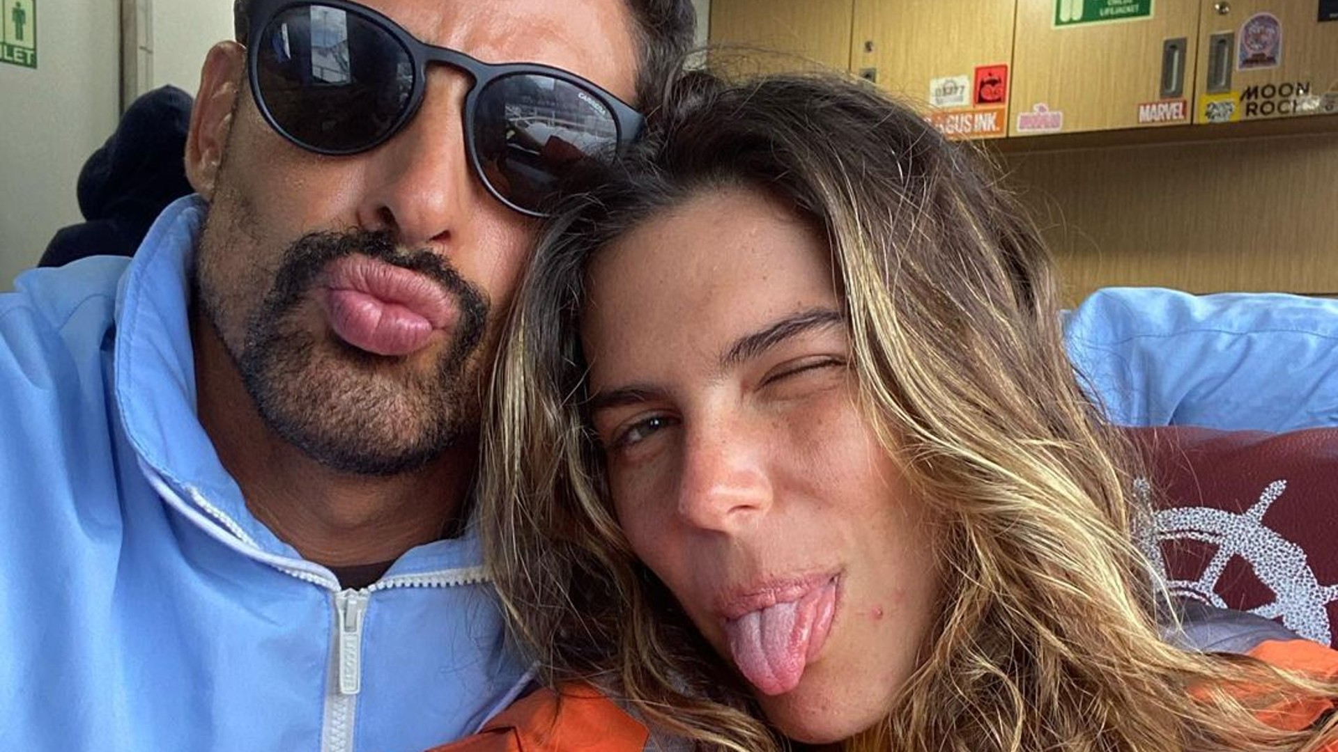 Cauã Reymond exibe registros de viagem com a esposa, Mariana Goldfarb, na Indonésia