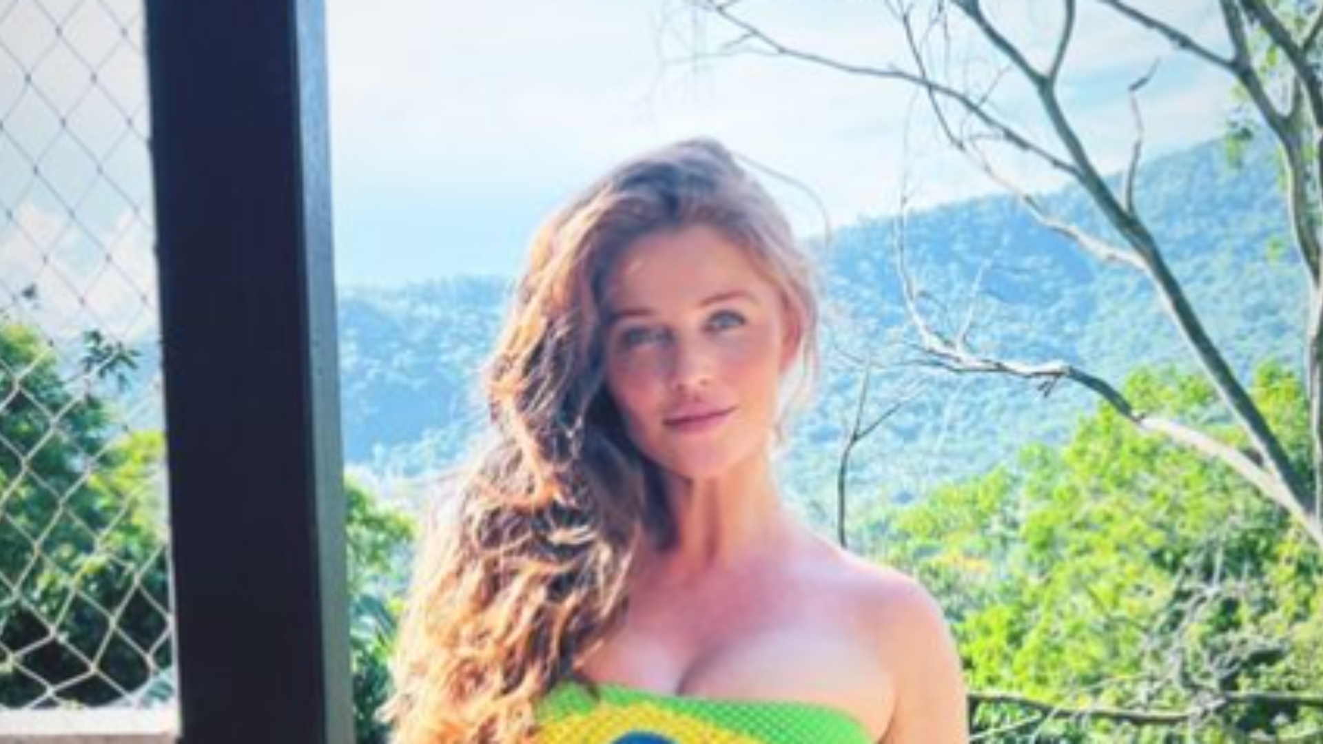 Gravidíssima, Cintia Dicker rouba cena da internet ao posar de top destacando barrigão