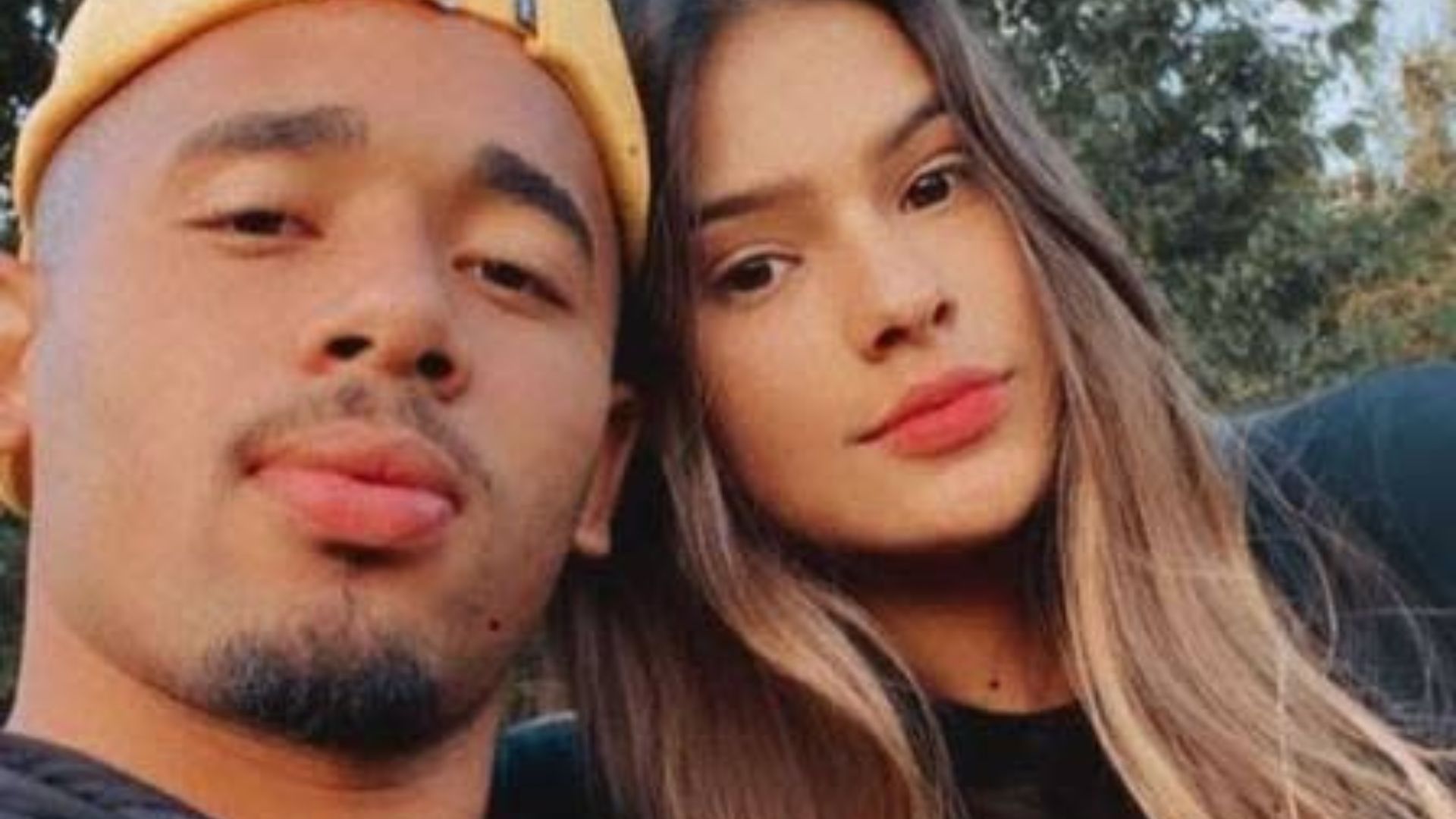Fora da Copa, Gabriel Jesus recebe mensagem de apoio da namorada: “Você vai voltar!”