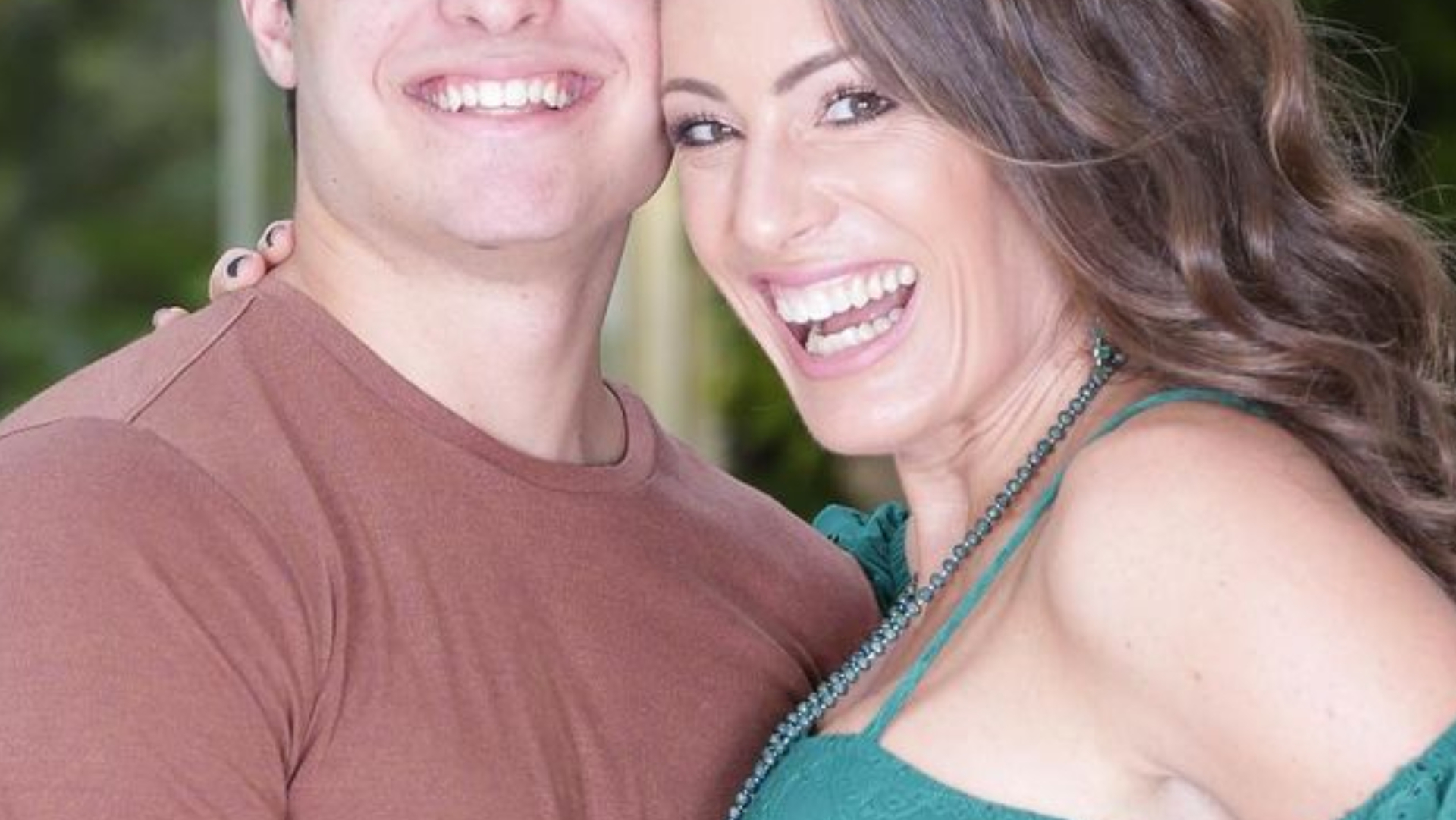 Elaine Mickely celebra aniversário do filho e se emociona: ”Mexe com meu coração”