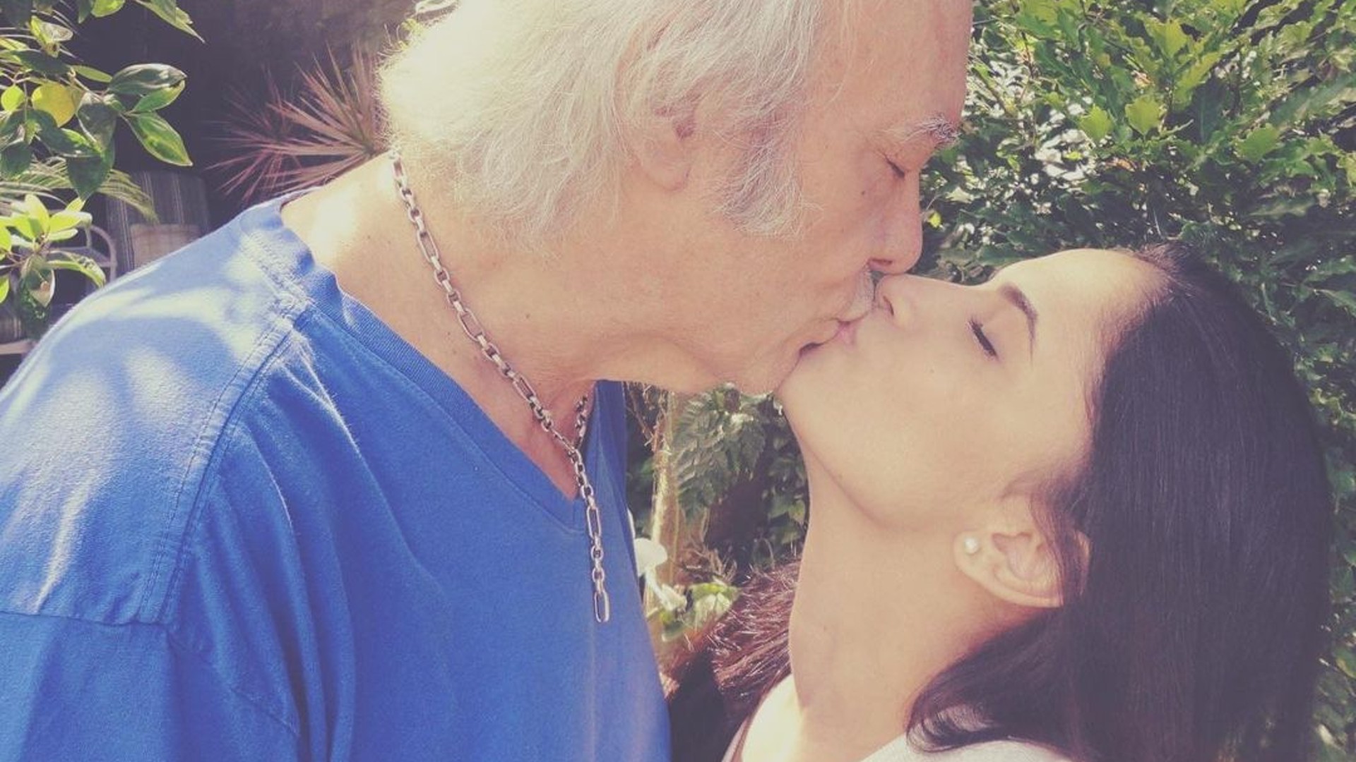 Viúva de Erasmo Carlos conta que sonhou com ele e lamenta: “curta, chocha”