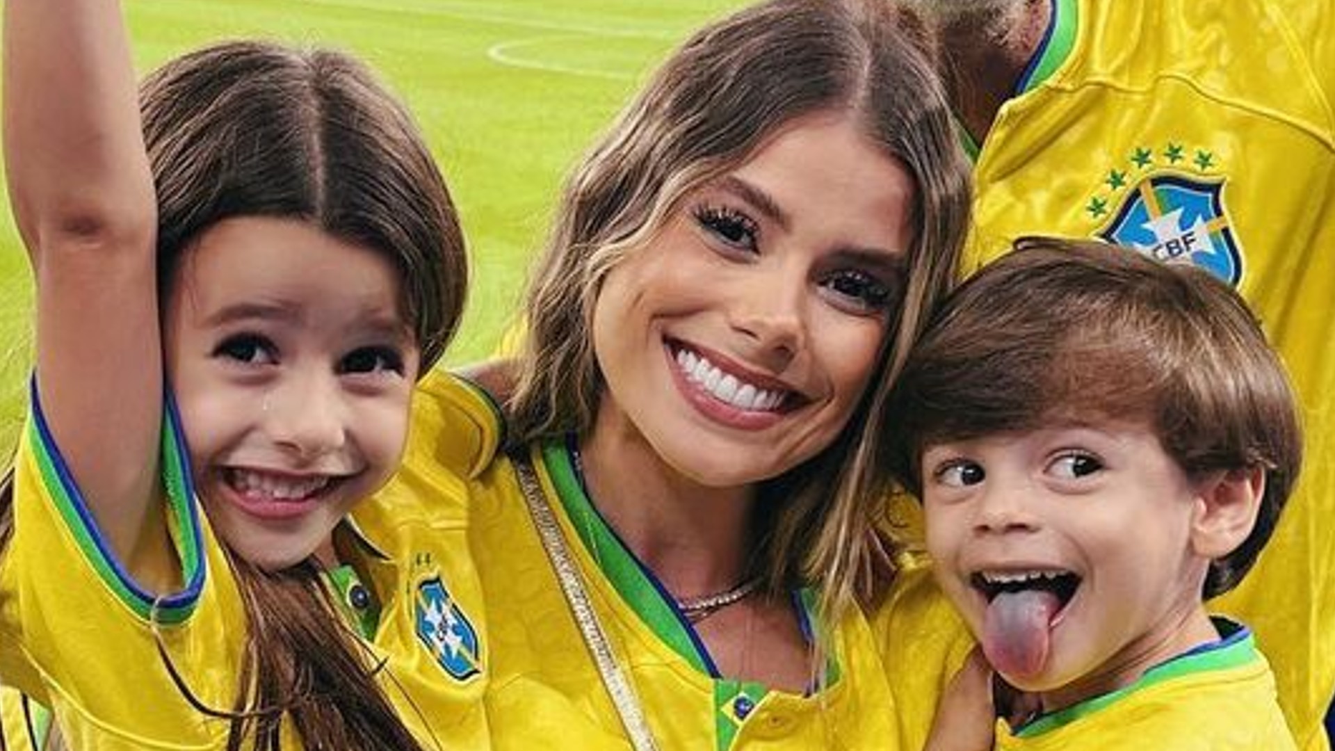 Esposa de Marquinhos se declara para o jogador em novo álbum de fotos: ‘Te amamos’