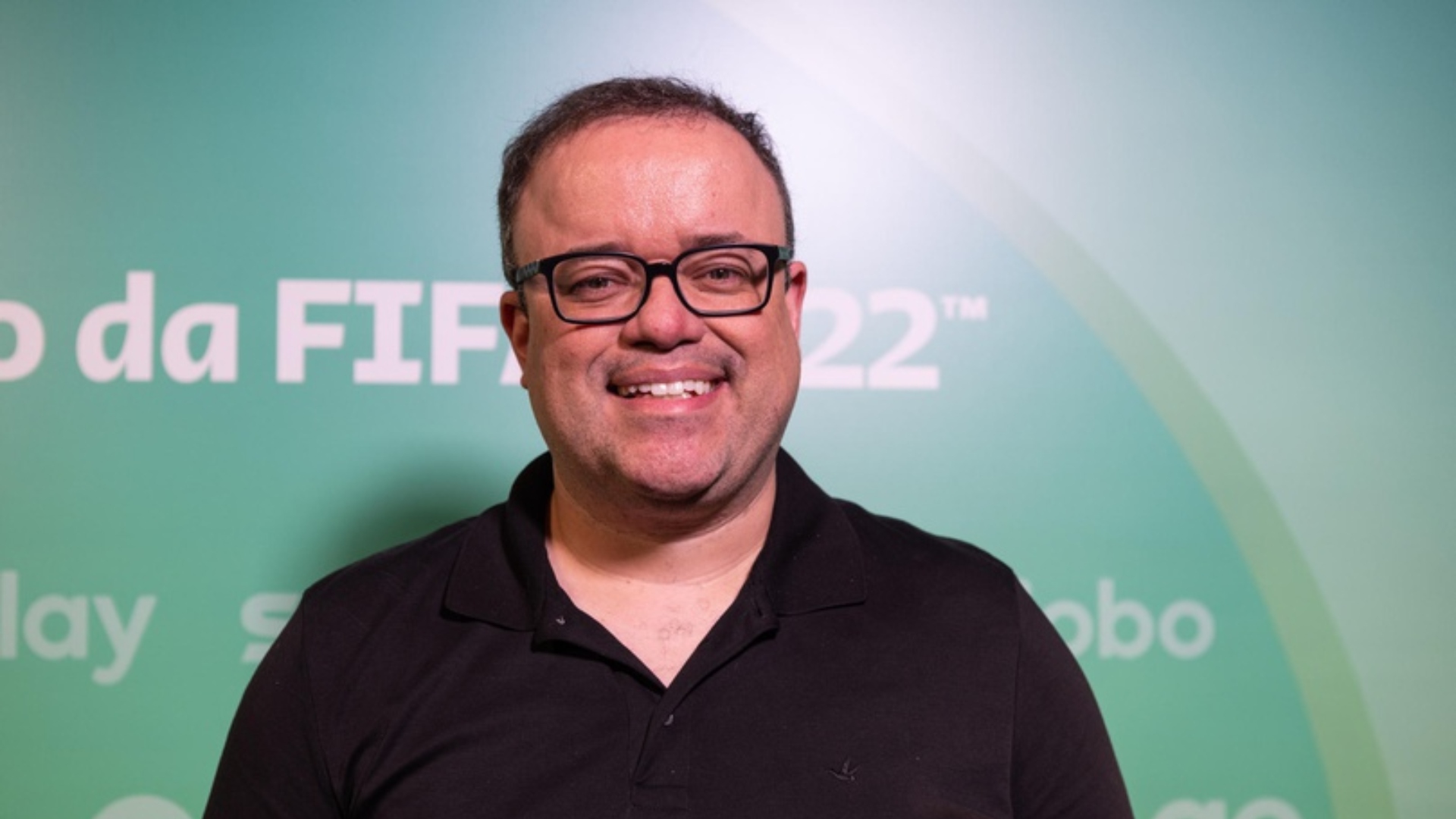 Everaldo Marques faz piada com nome engraçado de jogador e brinca: ‘Quinta série’