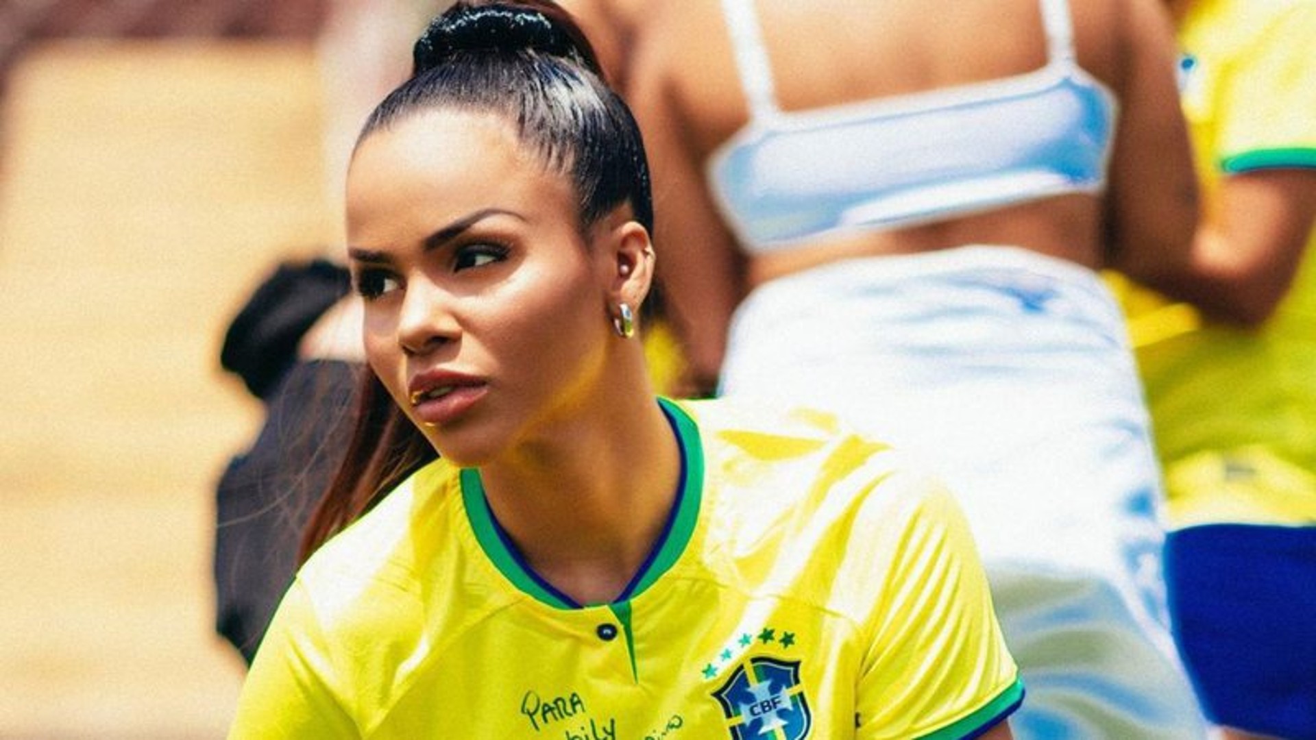 Ex-affair de Neymar escreve carta aberta em defesa do craque