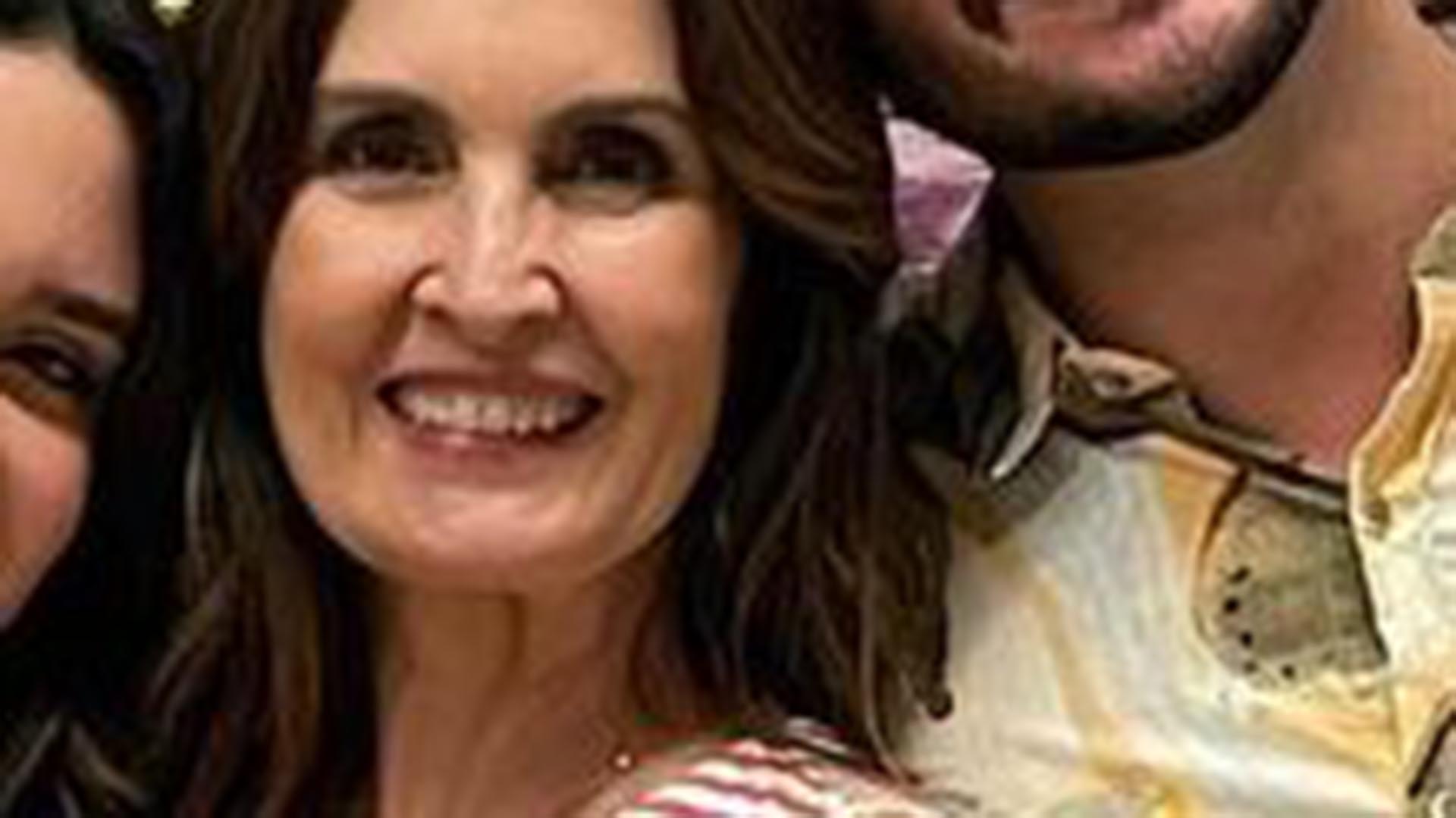 Fátima Bernardes aproveita ceia em família e divulga fotos com Túlio e os trigêmeos
