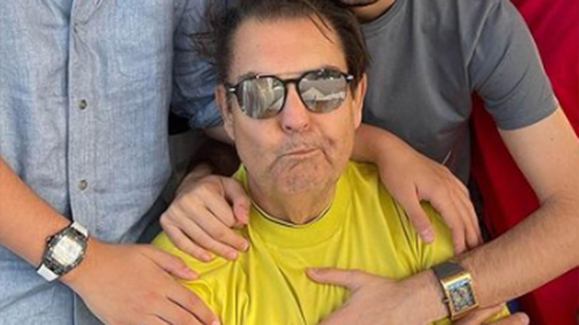 Faustão surge em foto rara com os três filhos e a esposa