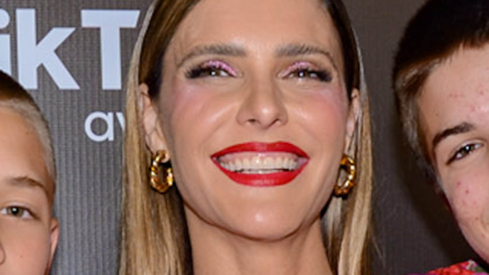 Fernanda Lima faz rara aparição com os filhos gêmeos e o tamanho deles impressiona