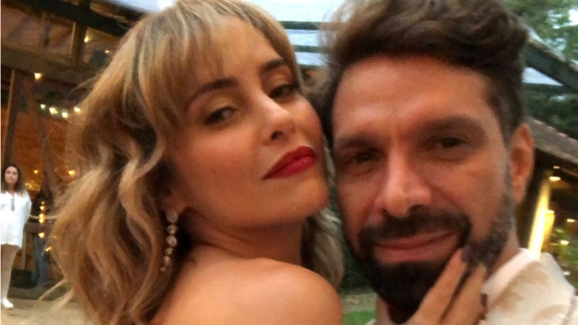 Fernanda Nobre recebe homenagem do marido após aprovação em mestrado