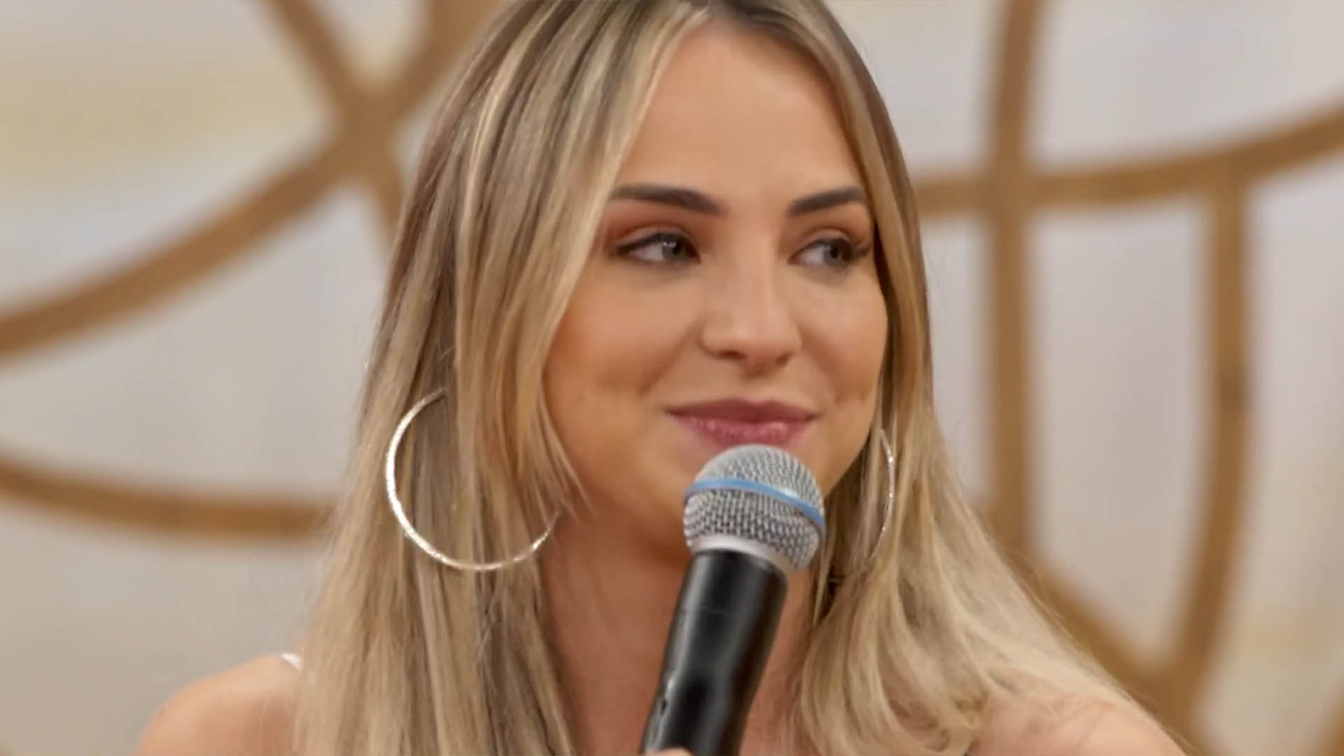 Gabi Martins confirma affair com Lincoln Lau