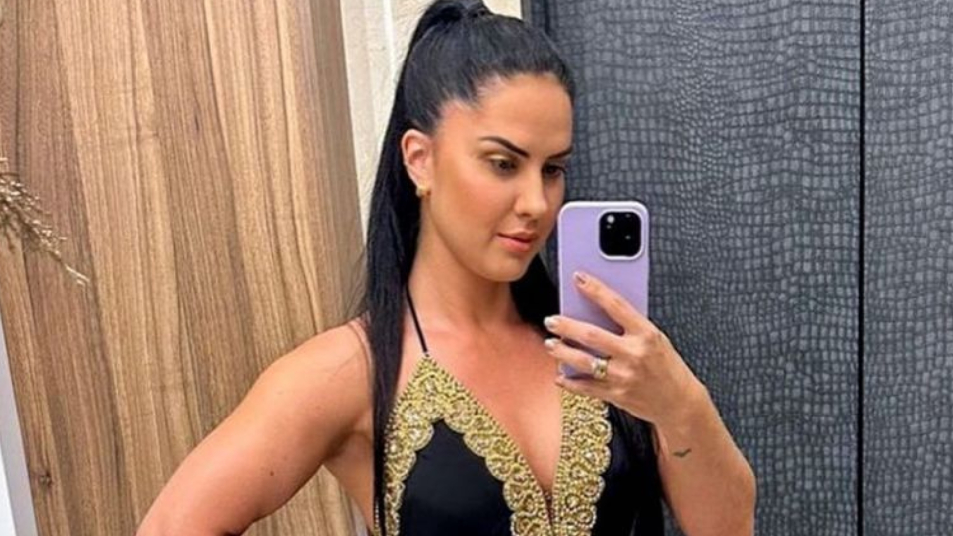 Graciele Lacerda mostra look usado em festa e divide opiniões: ”Parece camisola”