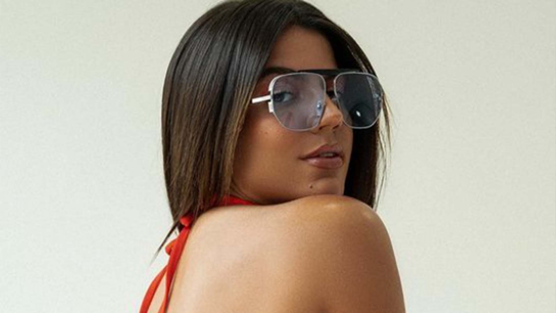 Hariany sensualiza ao usar biquíni mínimo em novo ensaio