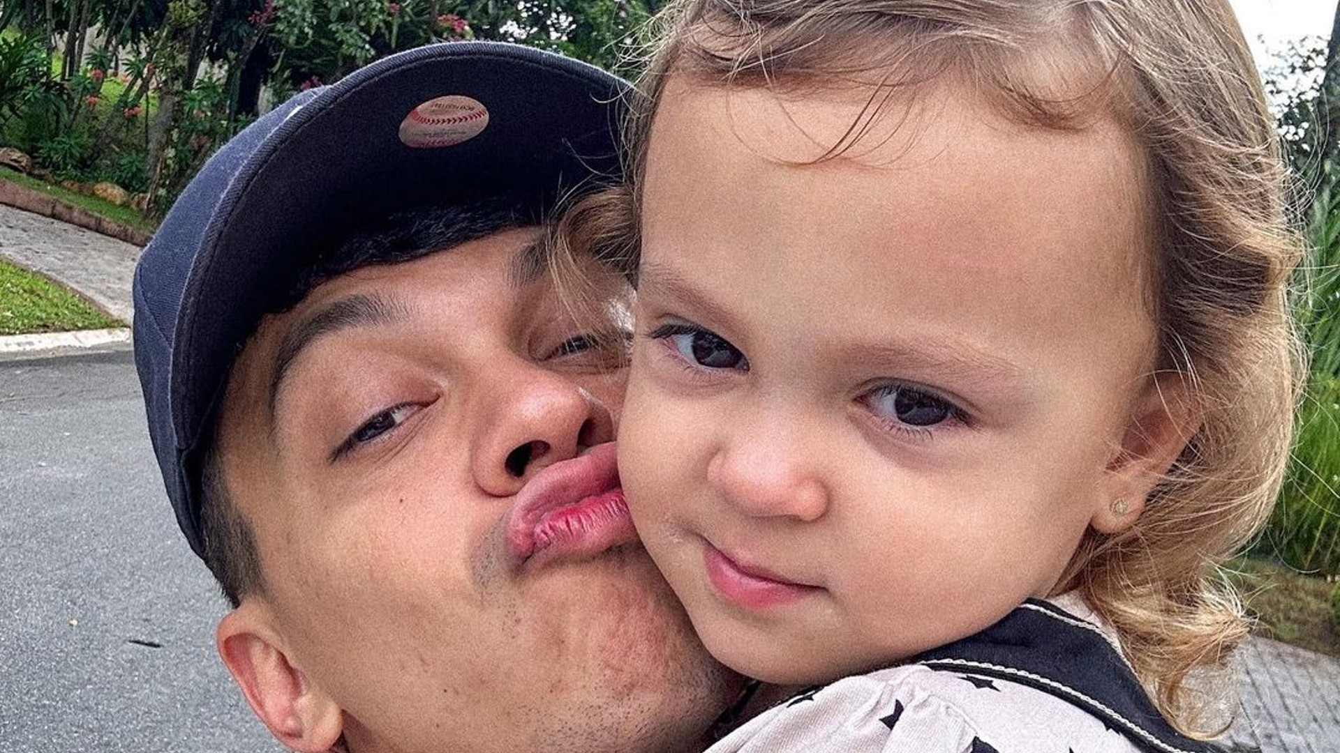 Júlio Cocielo escreve texto emocionante para a filha antes de embarcar para o Catar