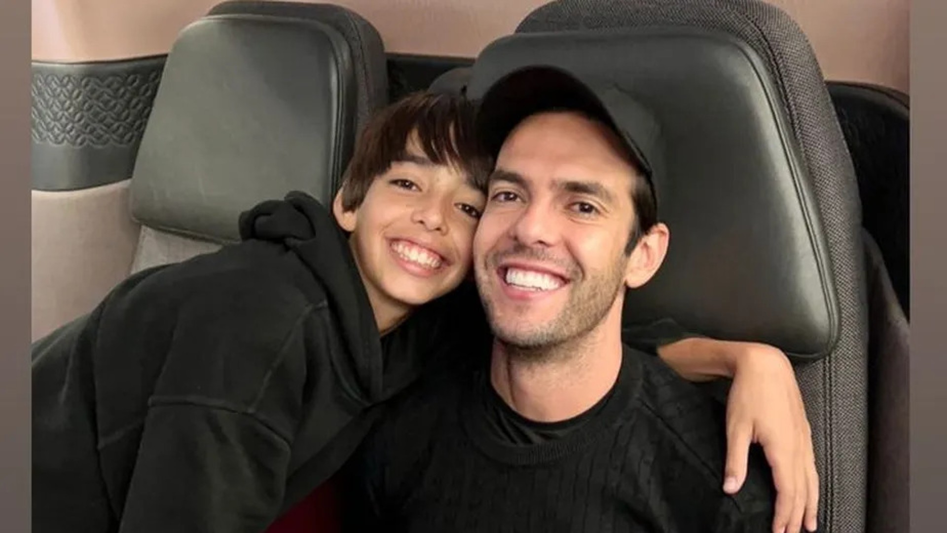 Kaká leva o filho para assistir a seleção no Catar: ‘Vai, Brasil’
