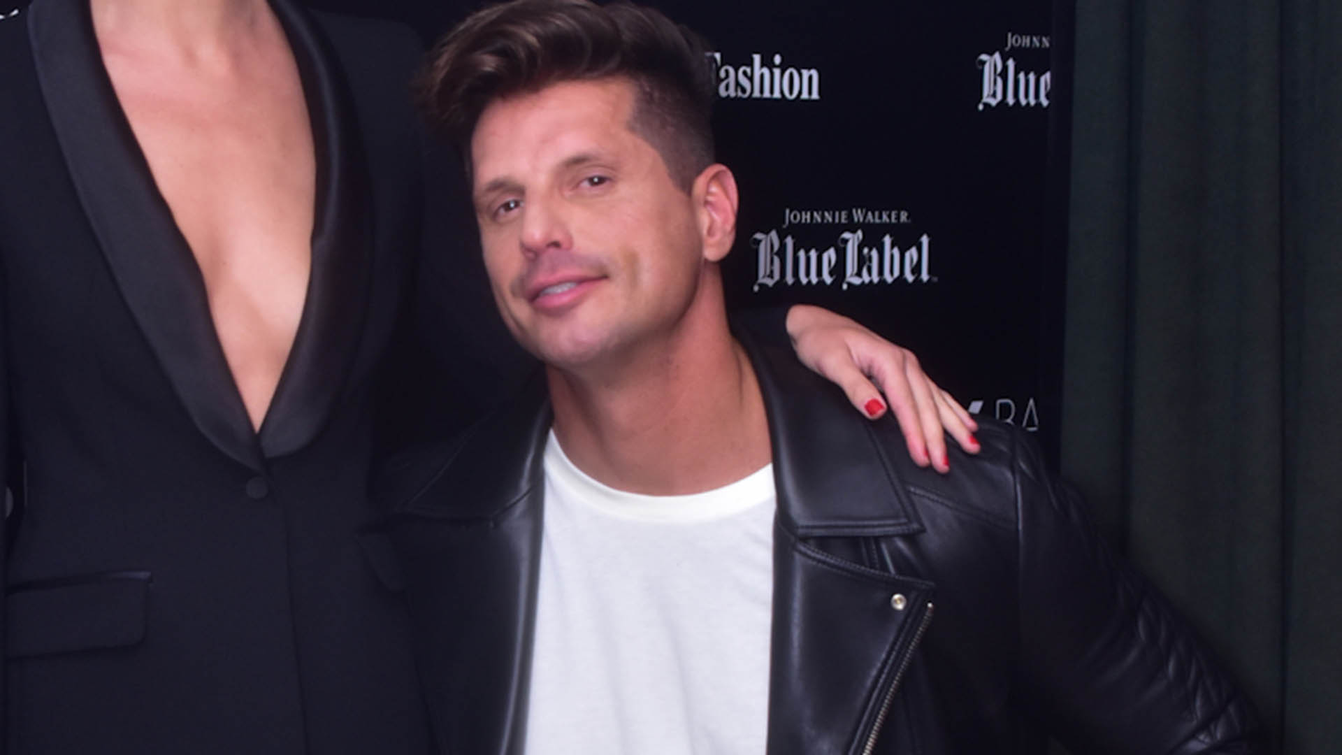 Fernando Fernandes faz rara aparição com a esposa, Laís Oliveira