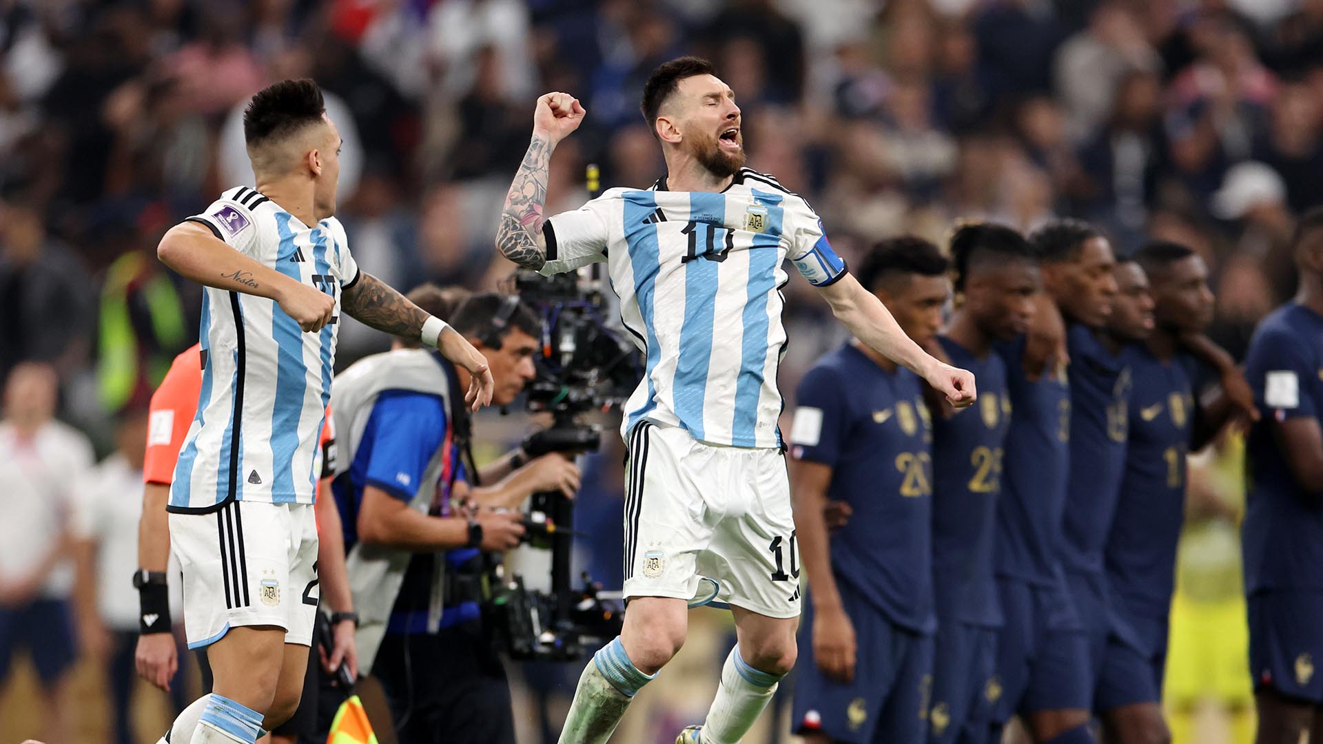 Lionel Messi comemora a vitória da Argentina na Copa do Mundo do Catar