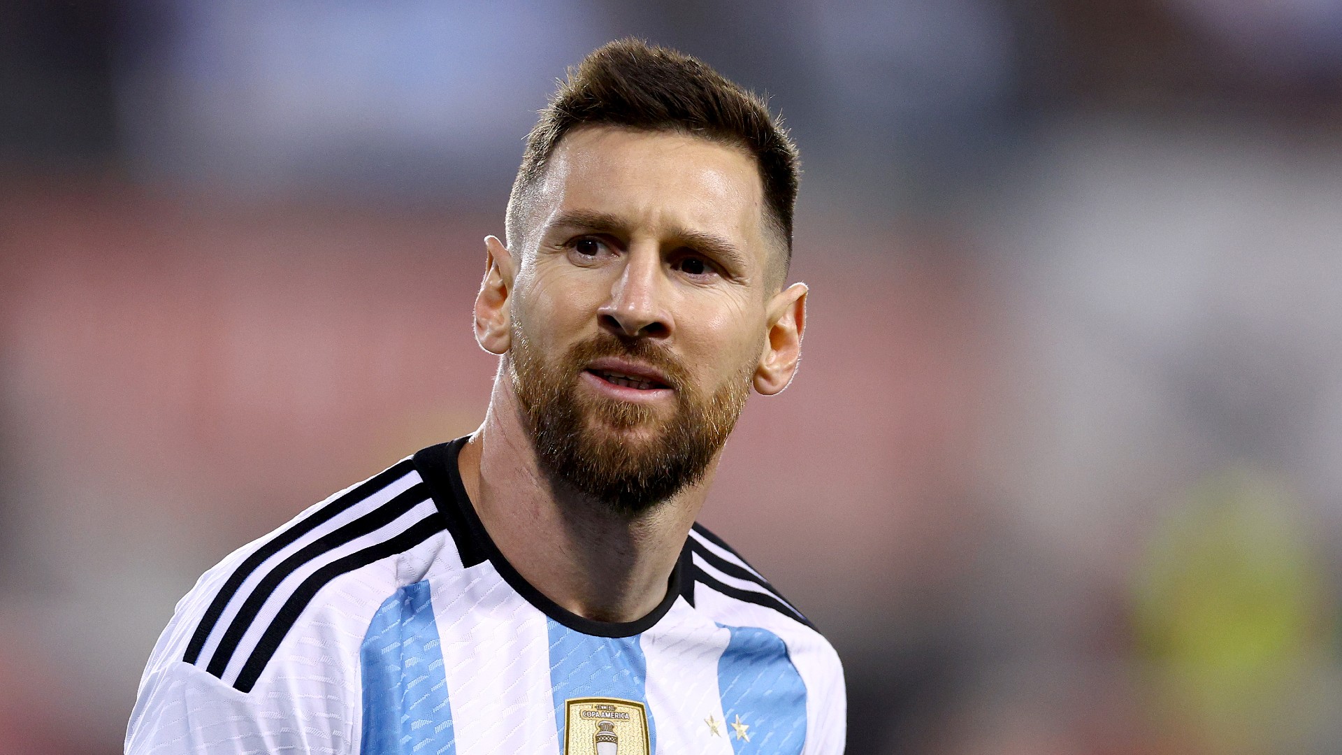 Filhos de Lionel Messi torcem pelo papai em estádio na Copa do Mundo