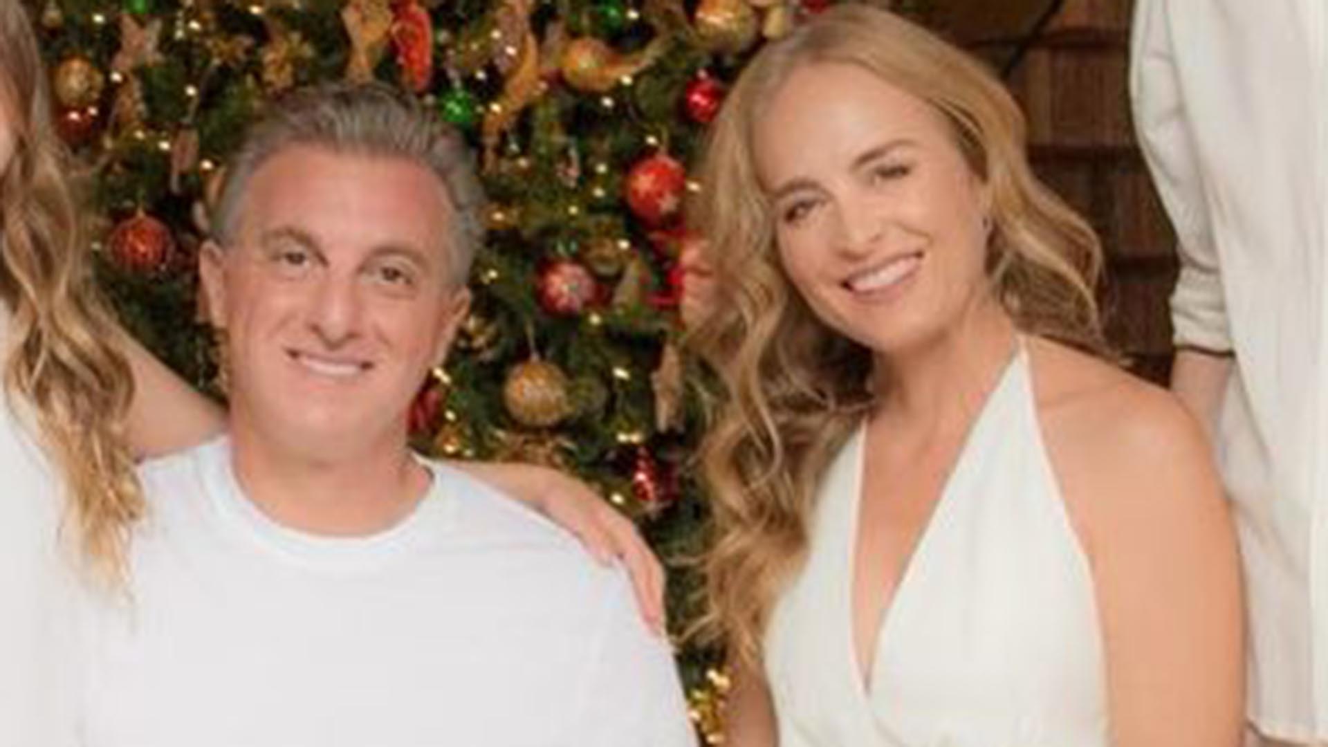 Luciano Huck e Angélica reúnem os três filhos em foto inédita