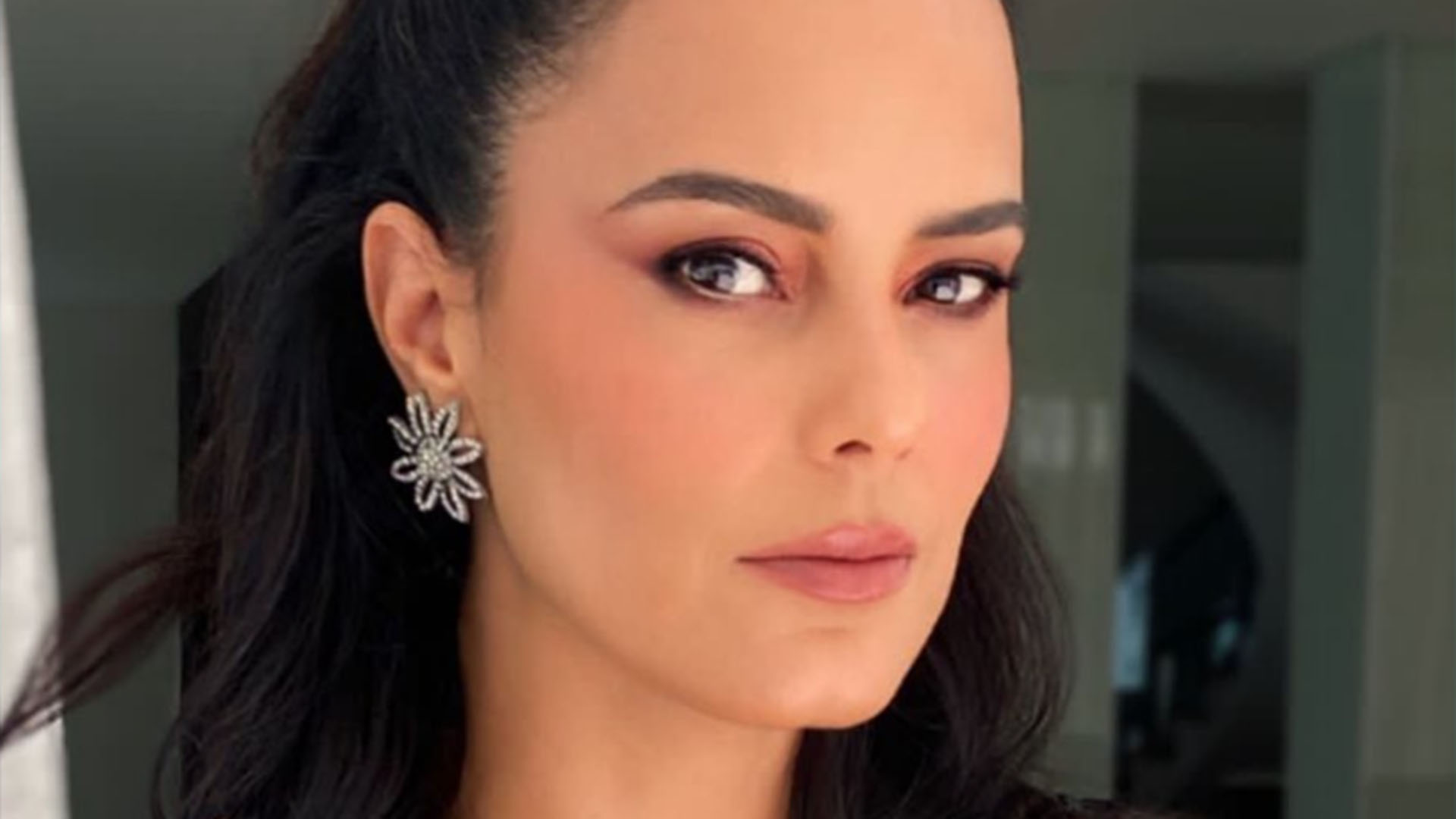 Luciele Di Camargo explica post enigmático com foto de ‘chifres’