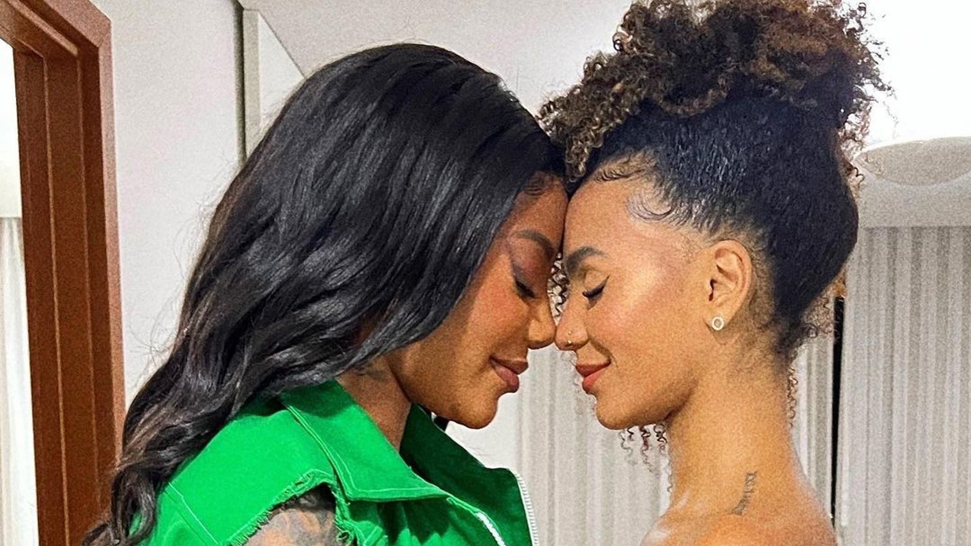 Ludmilla parabeniza Brunna Gonçalves pelo aniversário dela e de casamento