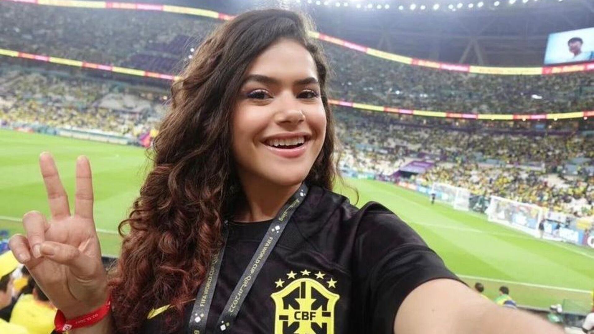 Maisa Silva publica TBT de jogos da seleção brasileira que assistiu no Catar